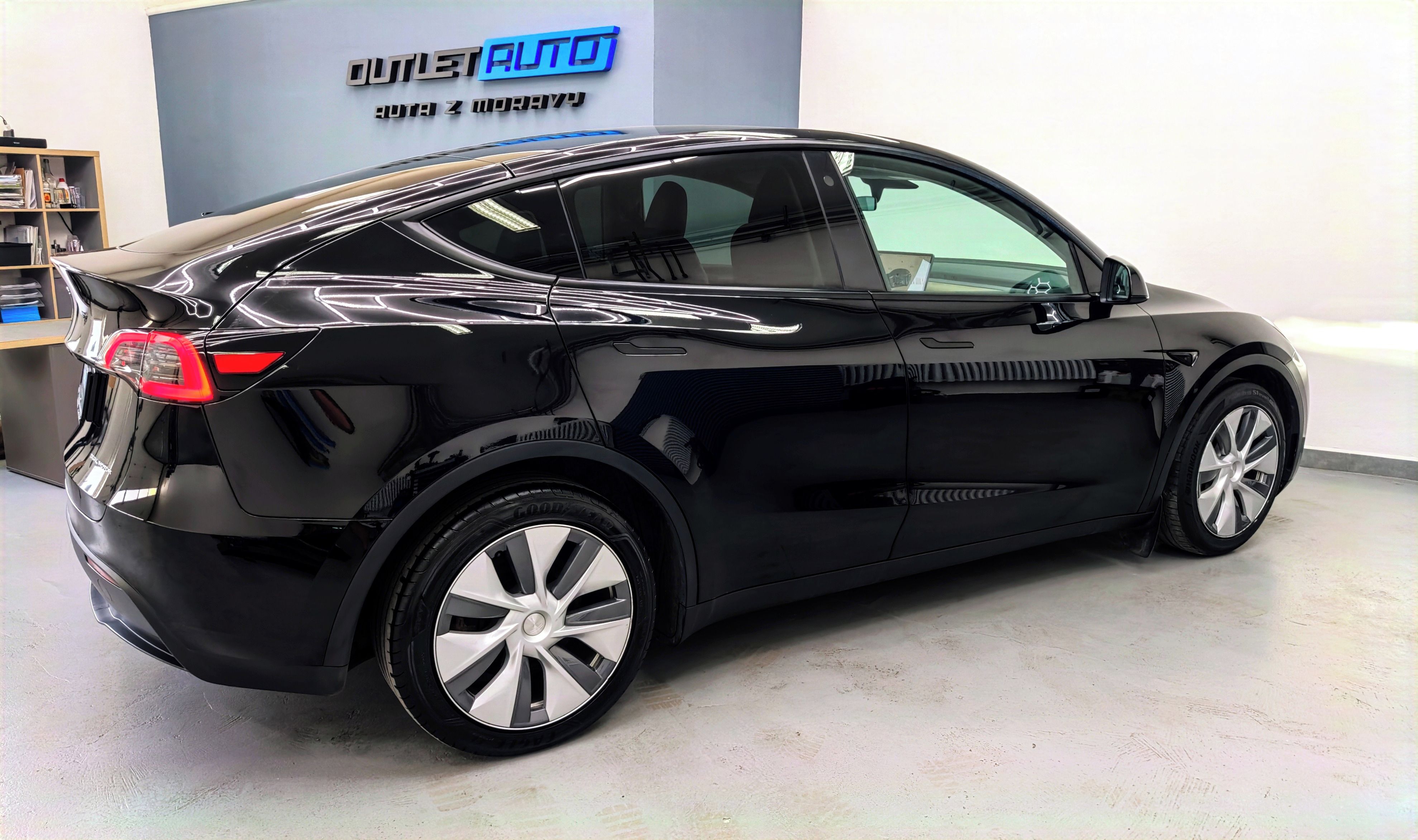 Tesla Model Y, LONG RANGE,4X4,2023,TAŽNE,DPH - fotka 5