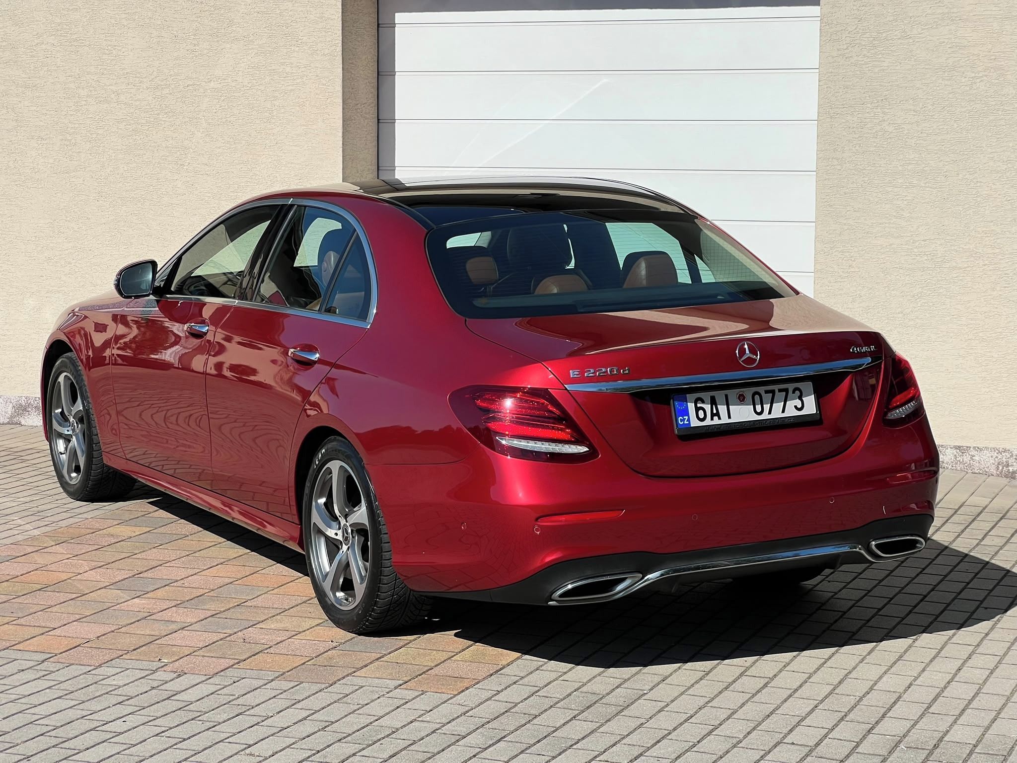 Mercedes-Benz Třídy E, 220d 4MATIC, vzduch, panorama - fotka 3