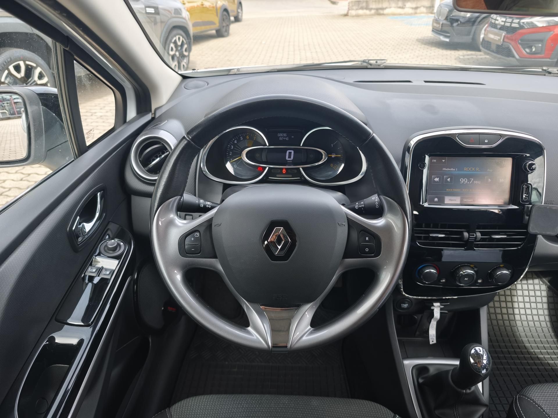 Renault Clio, 2015 ČR 1.2 16V 54kW - fotka 6