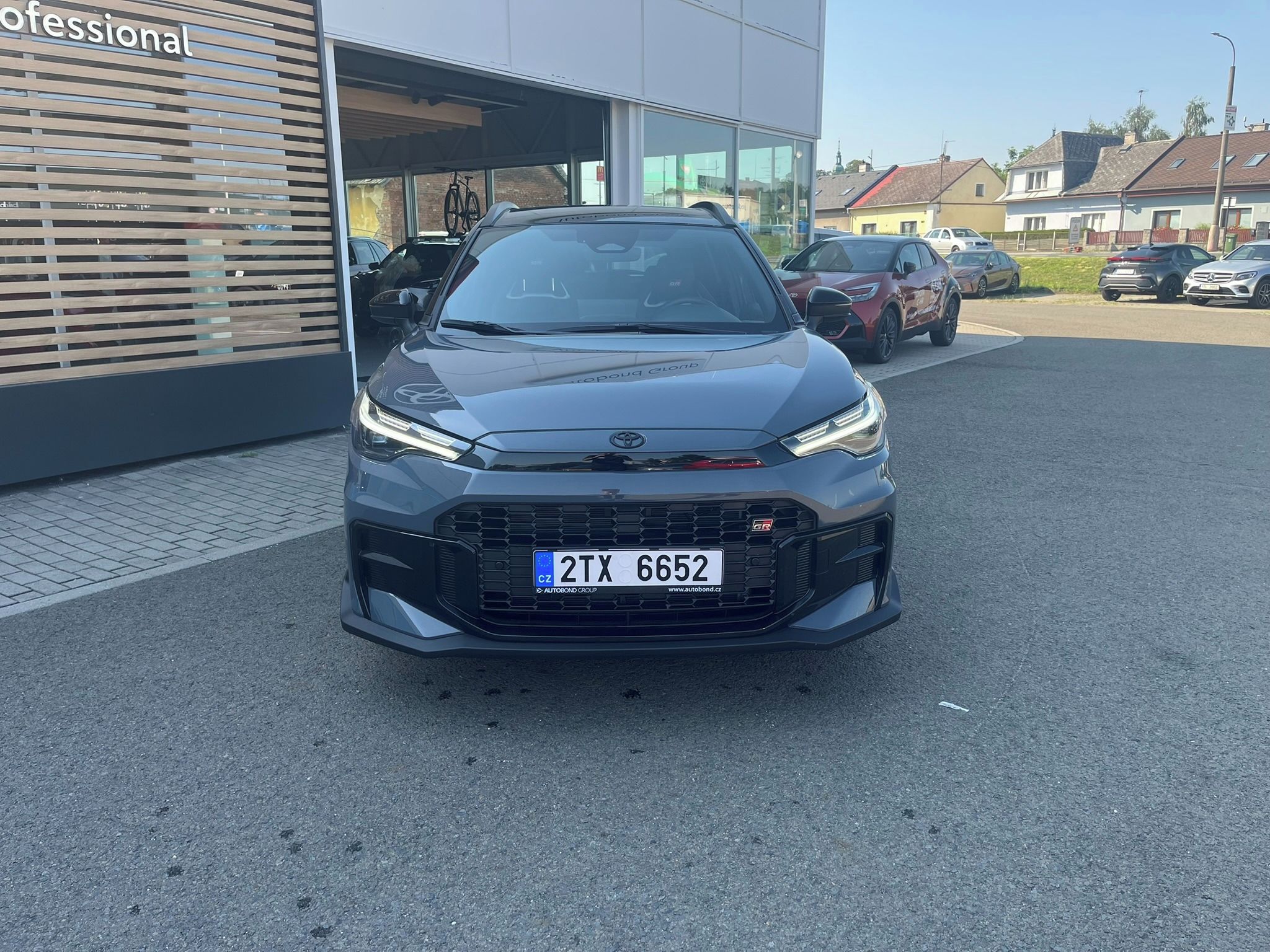 Toyota Corolla Cross, GR Sport 4x4 2.0 HEV - fotka 2