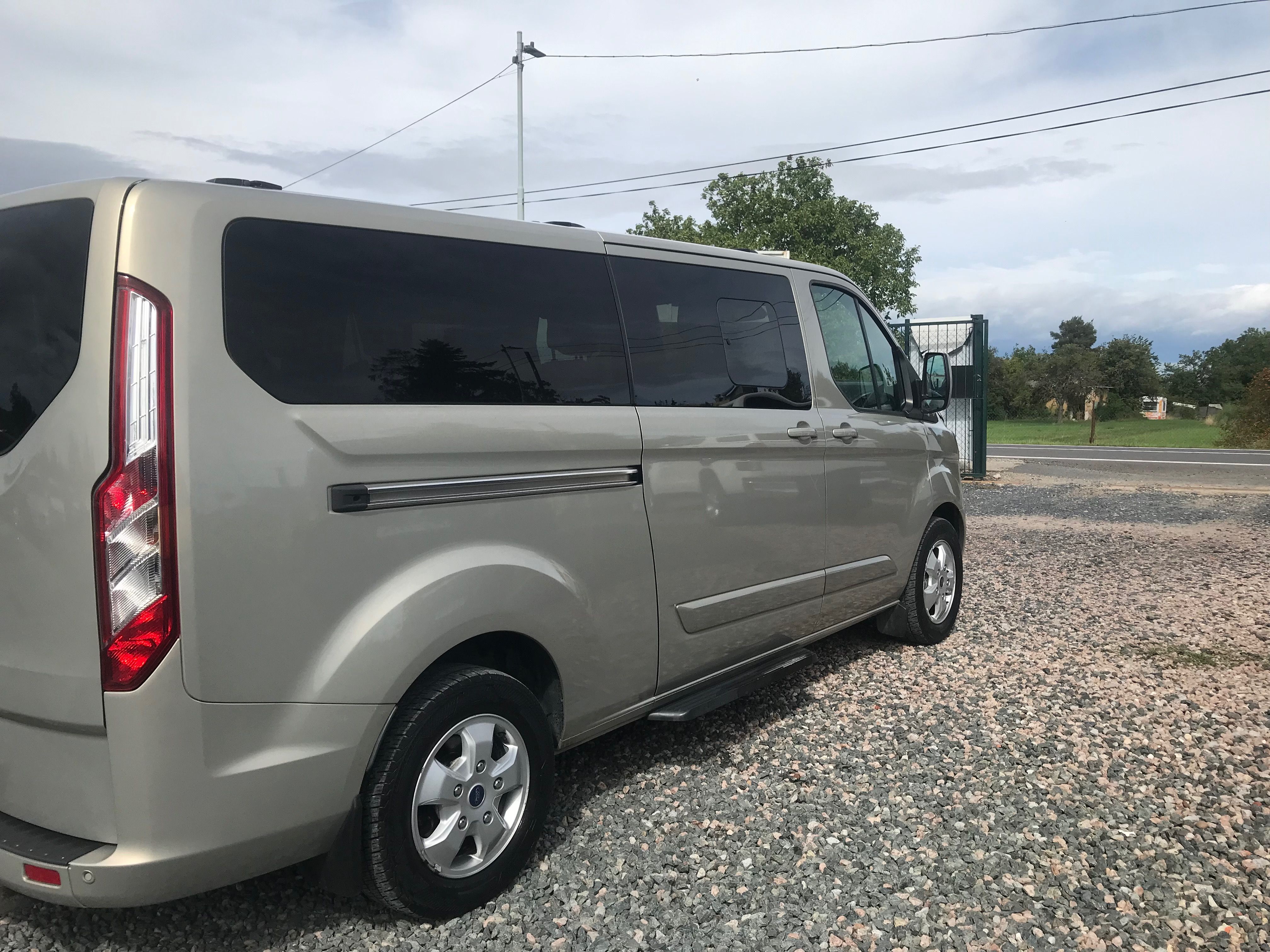 Ford Tourneo Custom, 2.0 TCDI 125 KW,L2,8-MÍST,DPH - fotka 5