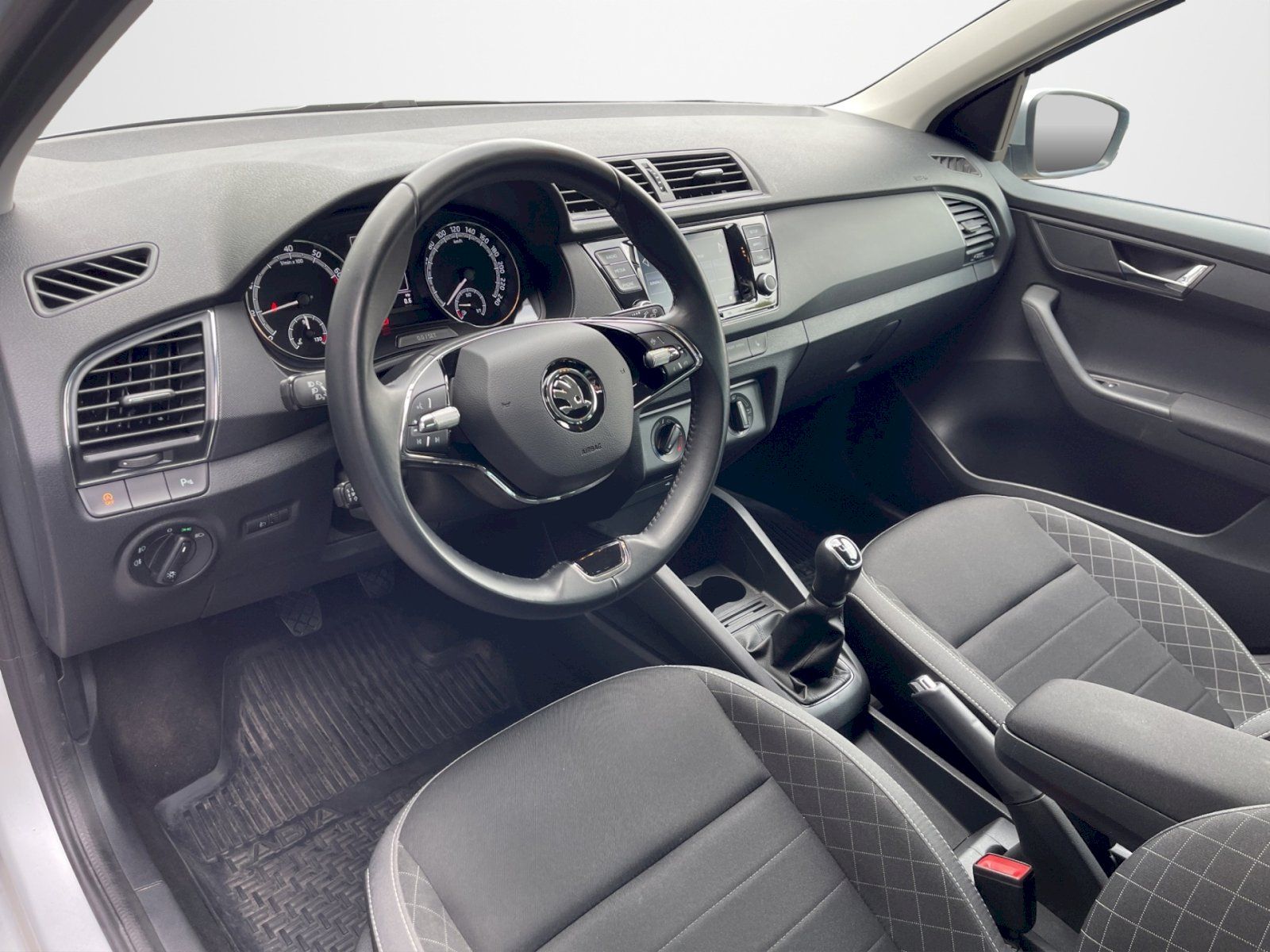 Škoda Fabia, 1.0 TSI 70kW Ambition Plus Com - fotka 5