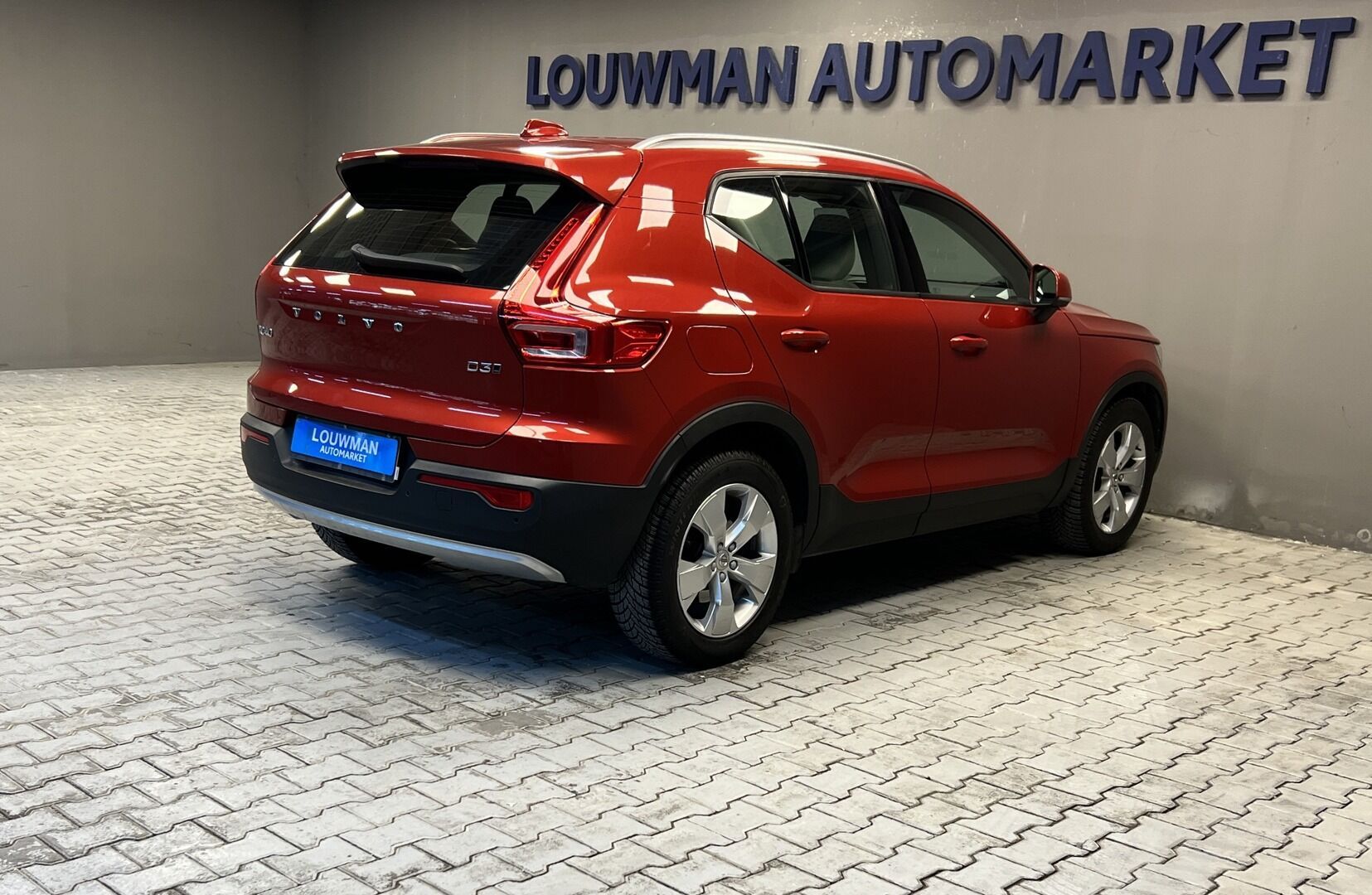 Volvo XC40, D3 AT AWD Momentum - fotka 2