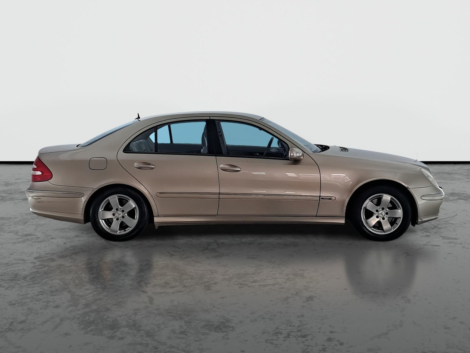 Mercedes-Benz Třídy E, 320, Automat, po STK, Tažné - fotka 6