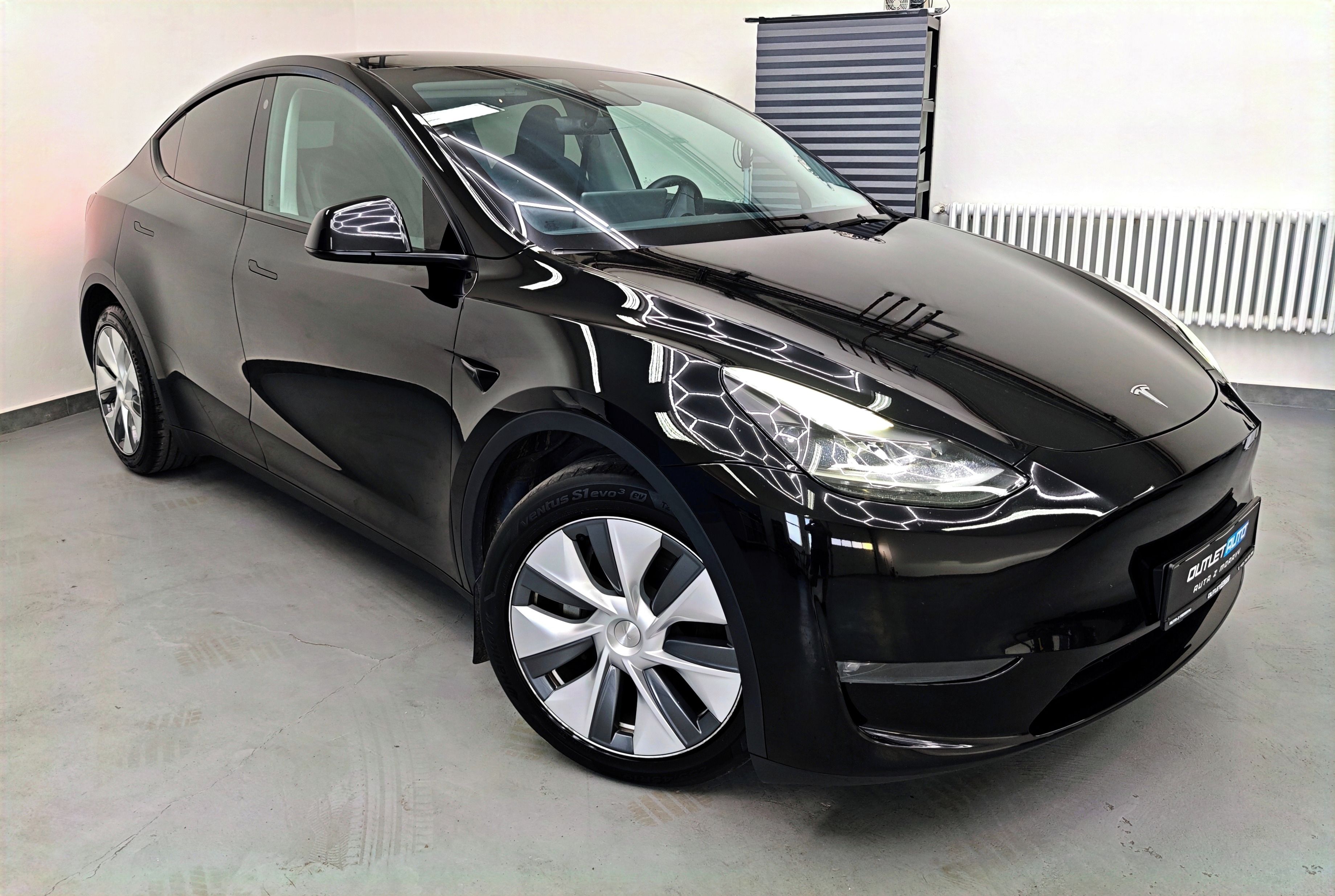 Tesla Model Y, LONG RANGE,4X4,2023,TAŽNE,DPH - fotka 3