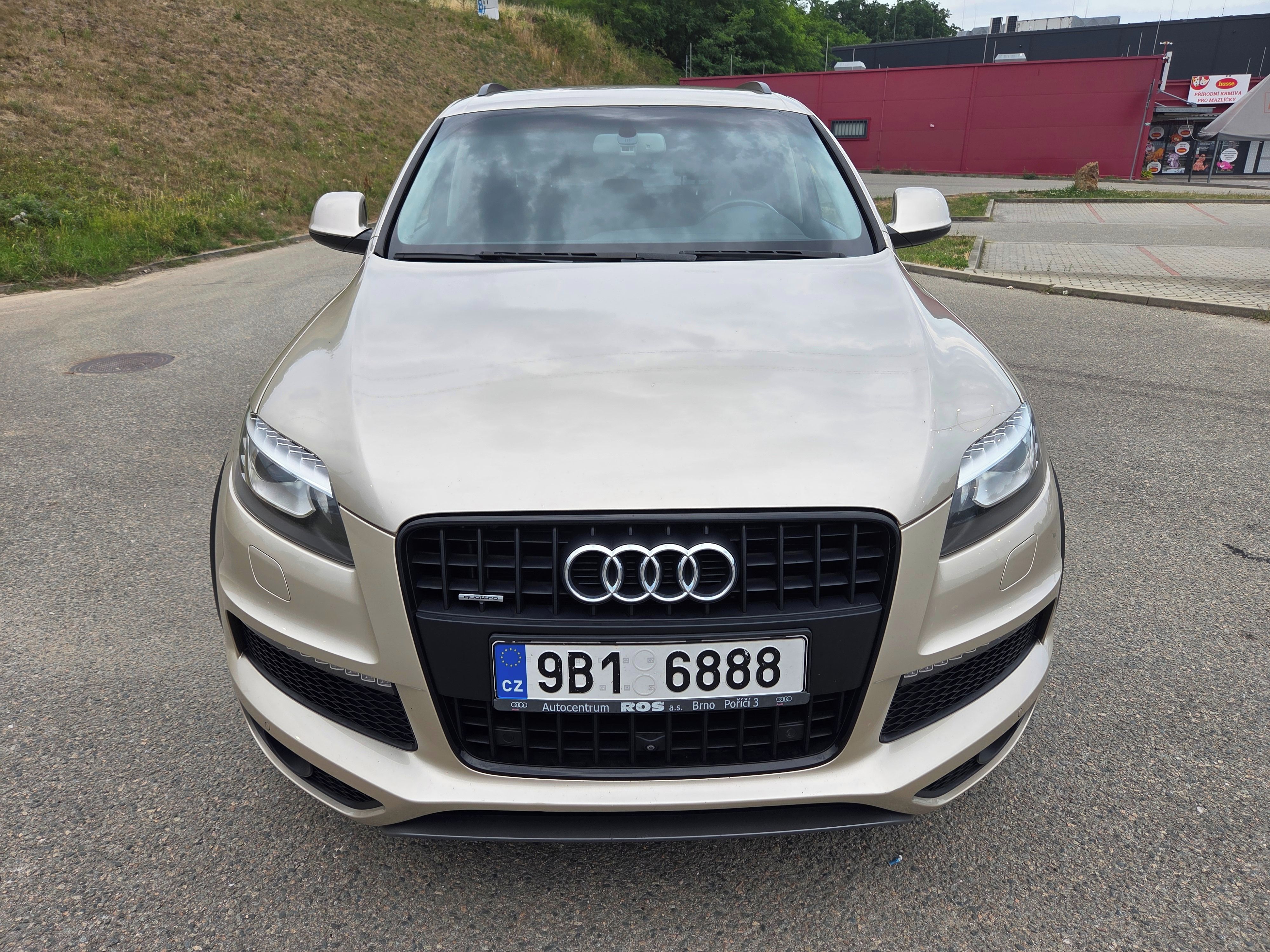 Audi Q7, Q7 3.0 TDI,7míst,1. MAJ.ČR,DPH - fotka 2
