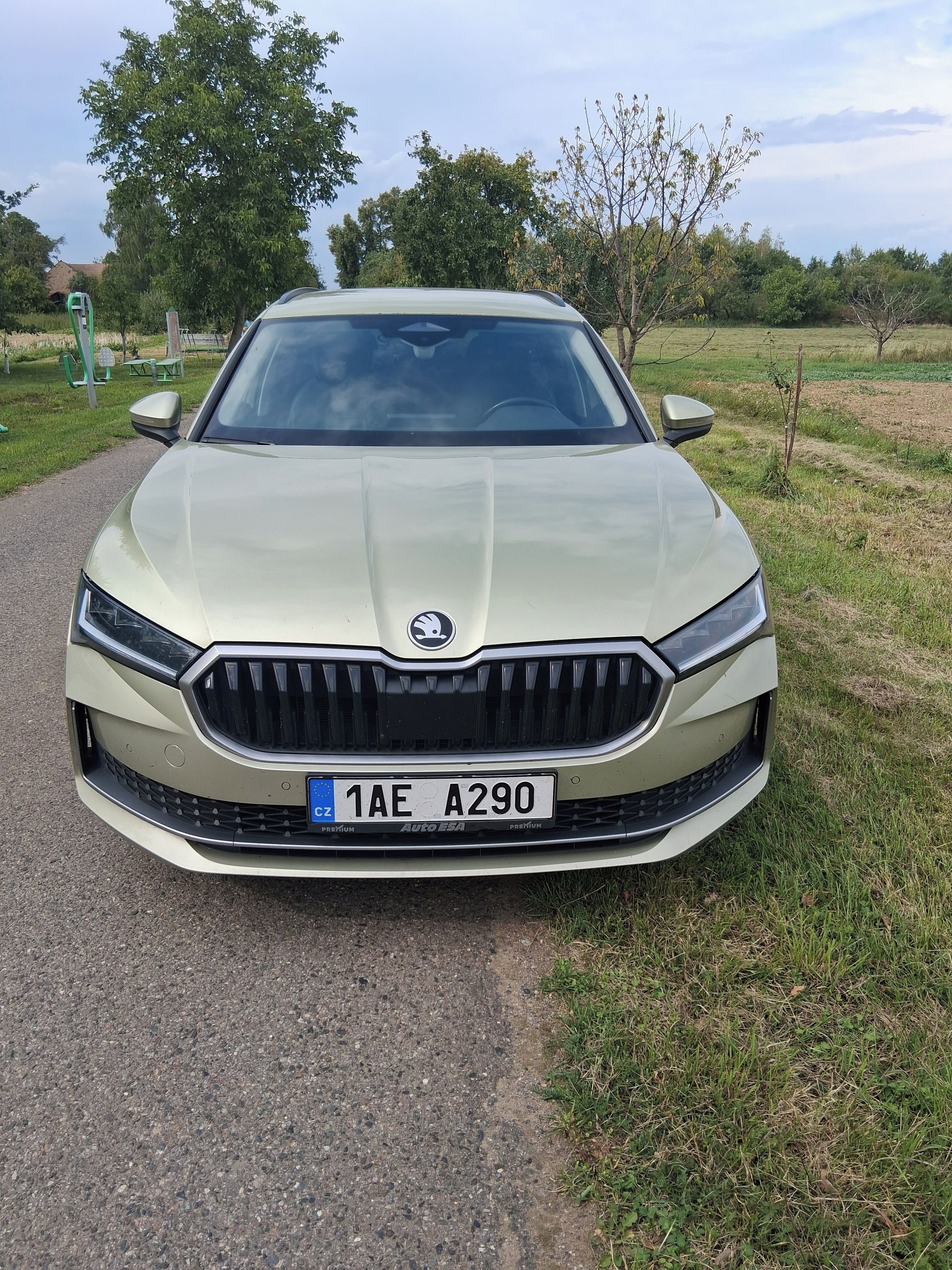 Škoda Superb, ŠKODA SUPERB   2.0 TDi DSG 7st