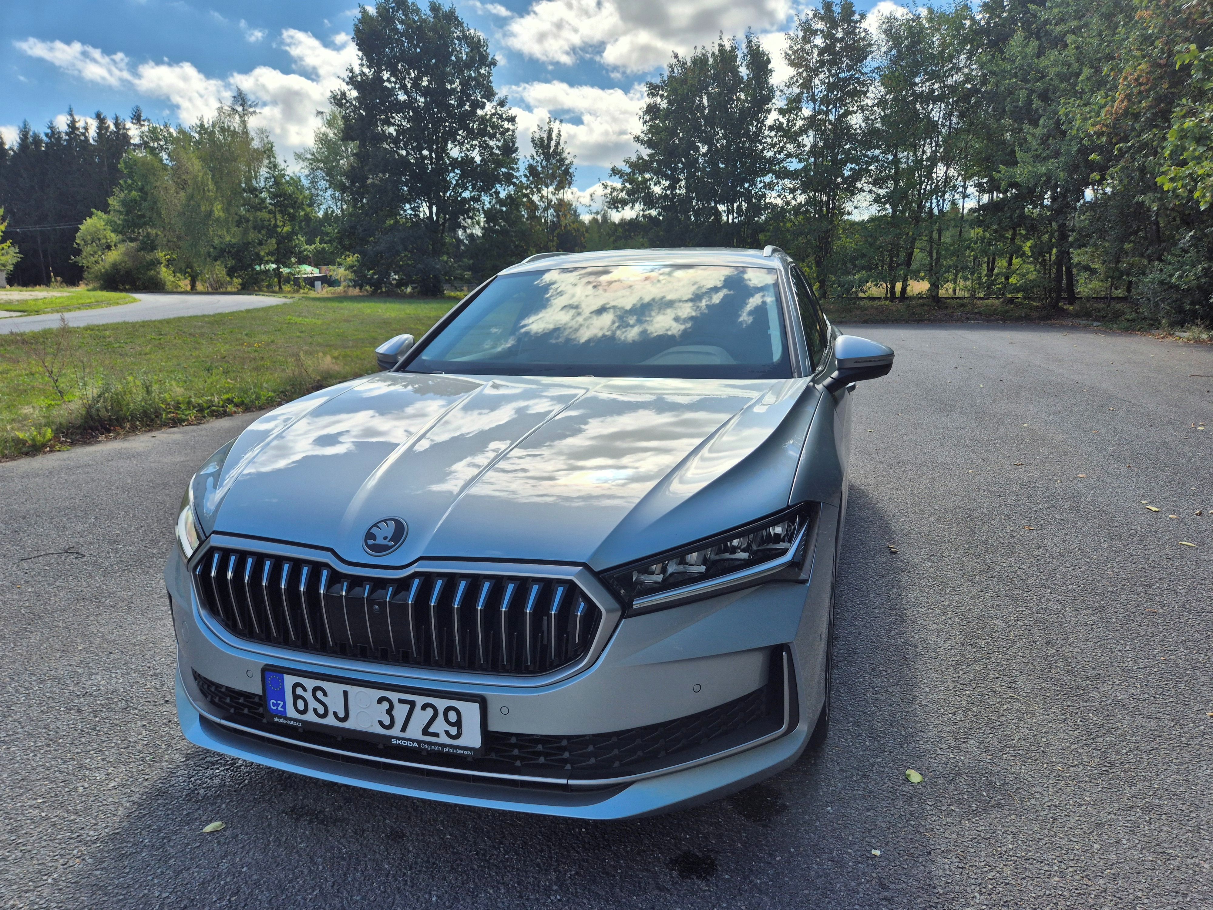 Škoda Superb, Škoda Superb 1,5 TSI m-HEV - fotka 4