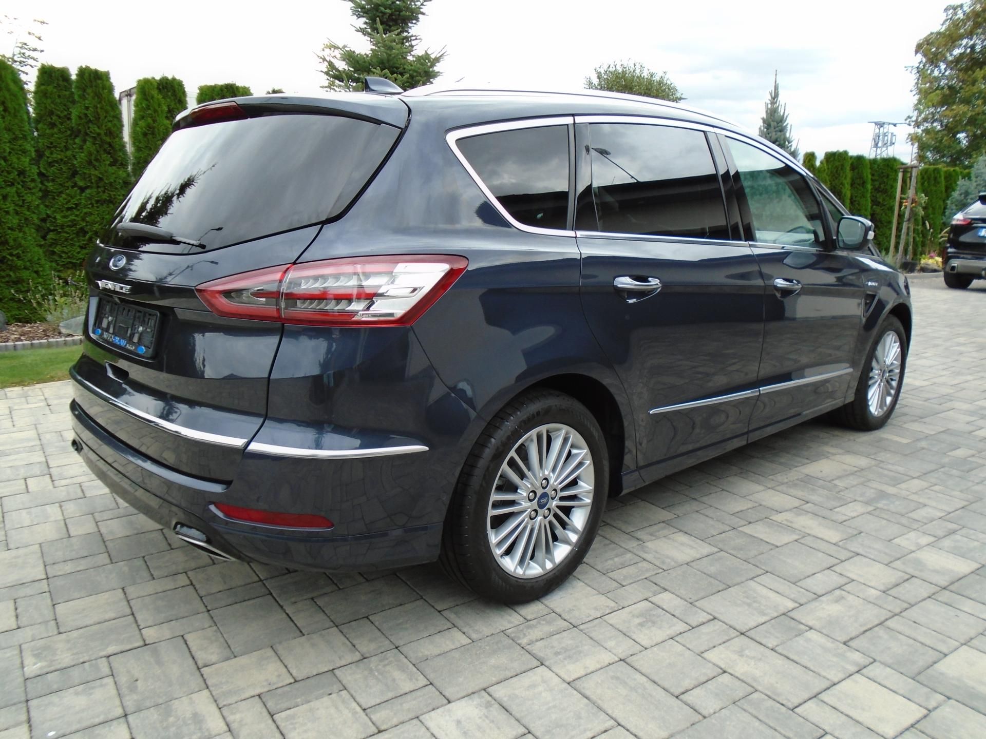Ford S-MAX, 2.0EcoBlue 140kW 8AT Vignale 7 - fotka 4