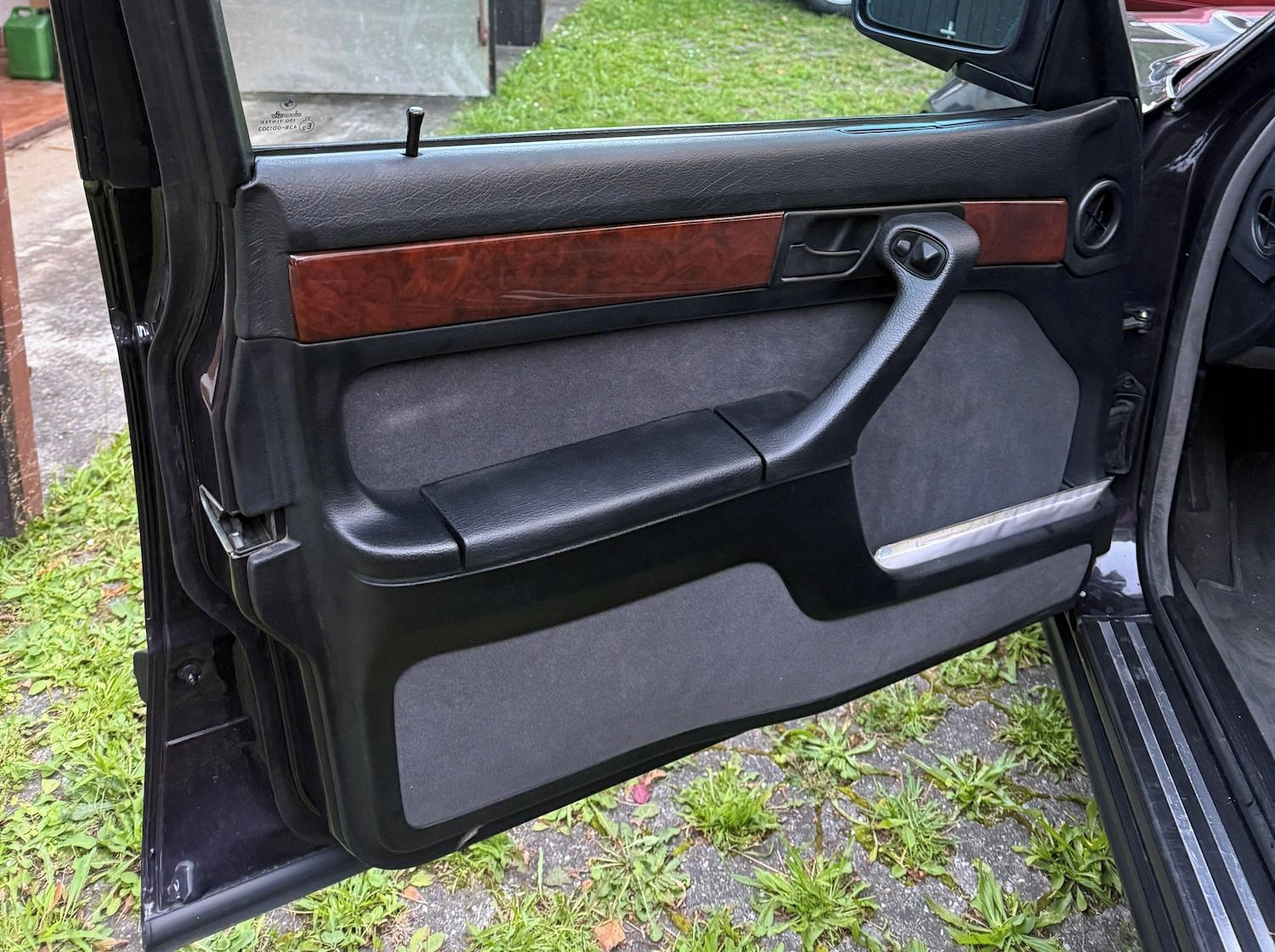 BMW Řada 7, 750i E32 V12 1991 - fotka 6