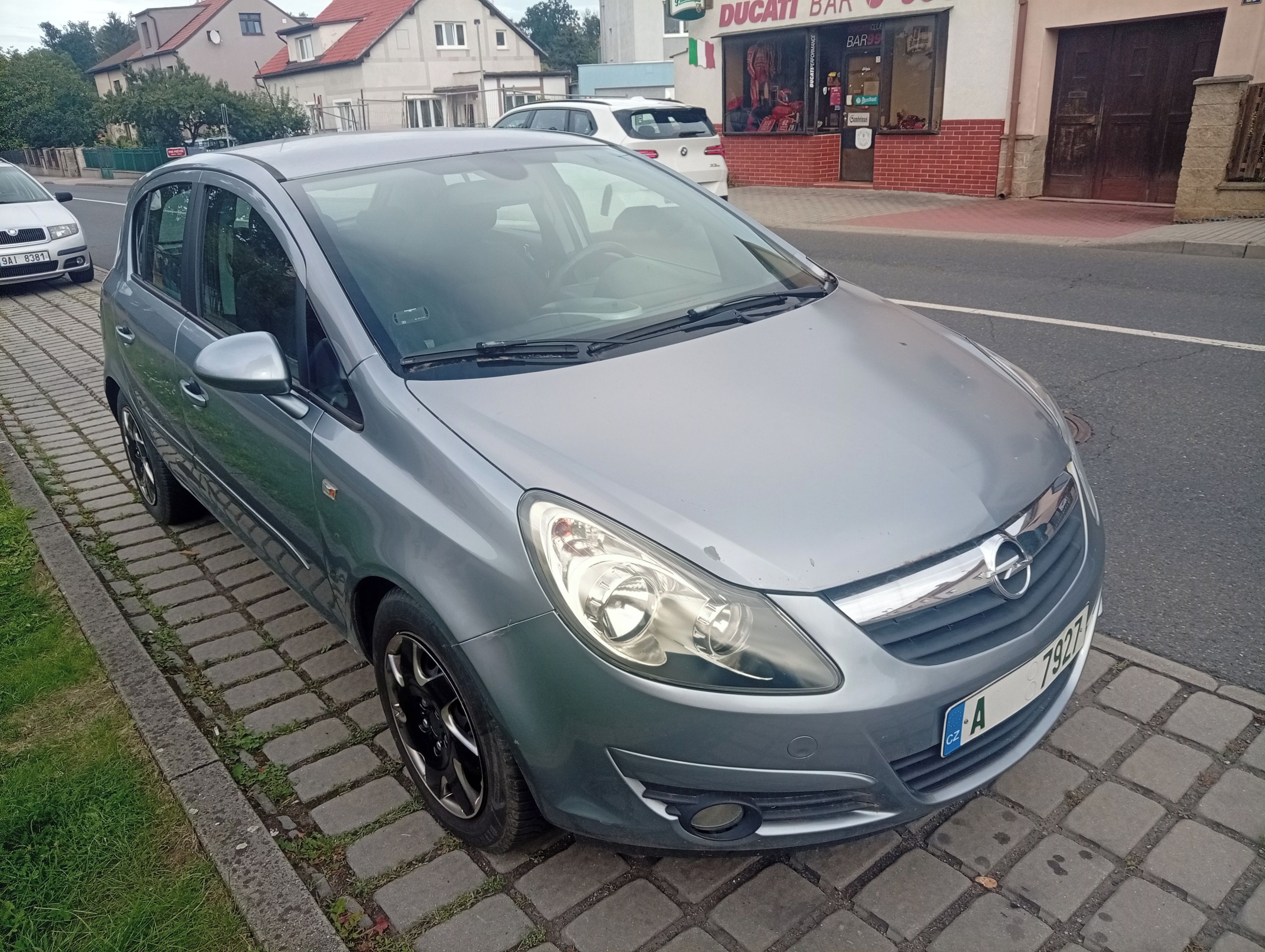 Opel Corsa, 1.4 16 V - fotka 2