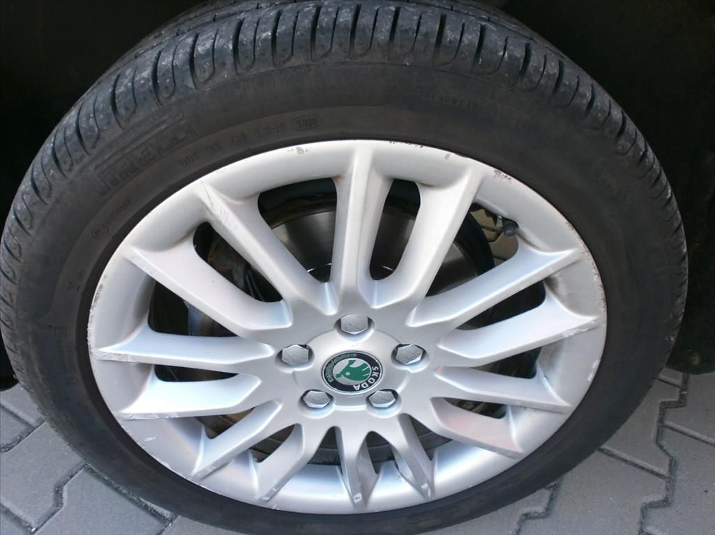 Škoda Octavia, 2,0 TDI LAURIN & KLEMENT NOVÉ - fotka 6