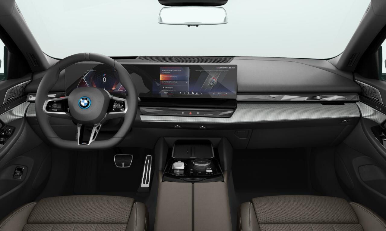 BMW Řada 5, 550e xDrive Touring Mpaket - fotka 4