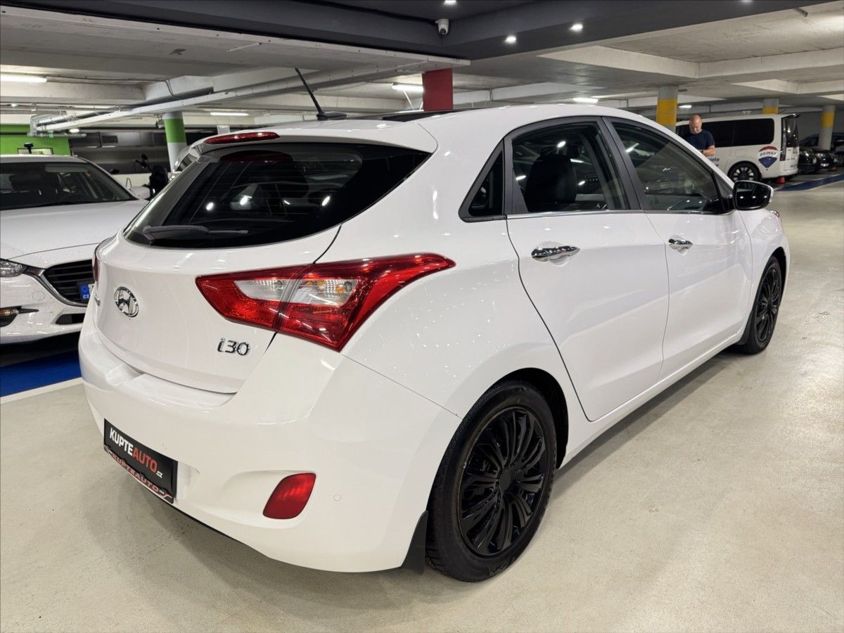 Hyundai i30, 1,6 GDI  Comfort - fotka 6
