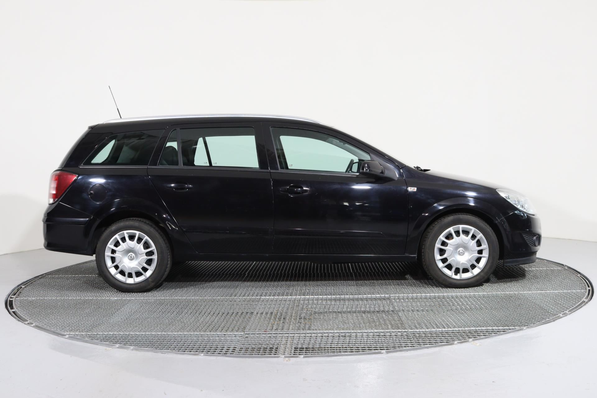 Opel Astra, Caravan 1.6i 85kw - fotka 3