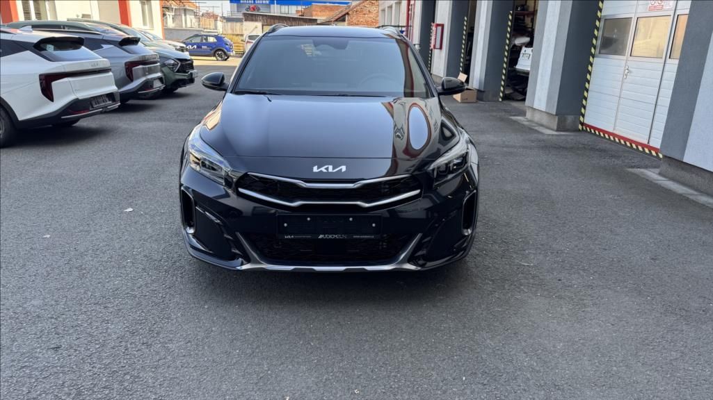 Kia XCee´d, 1,6 T-GDI GT LINE - fotka 2