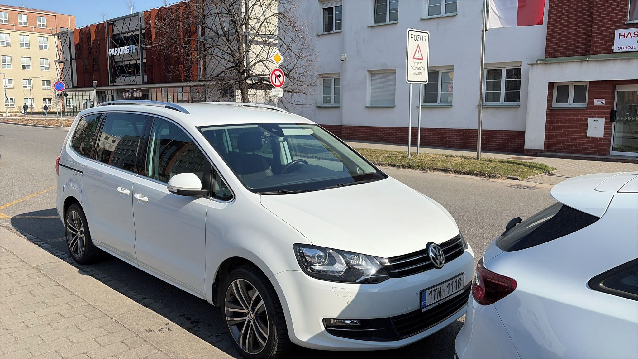 Volkswagen Sharan, 2.0 TDI 4MOT 7DSG SCR Highline - fotka 2