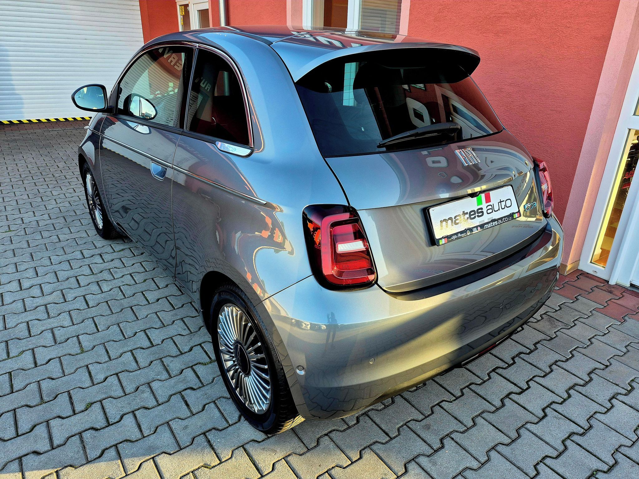 Fiat 500E, 42kwh 87KW ICON (ODPOČET DPH) - fotka 3