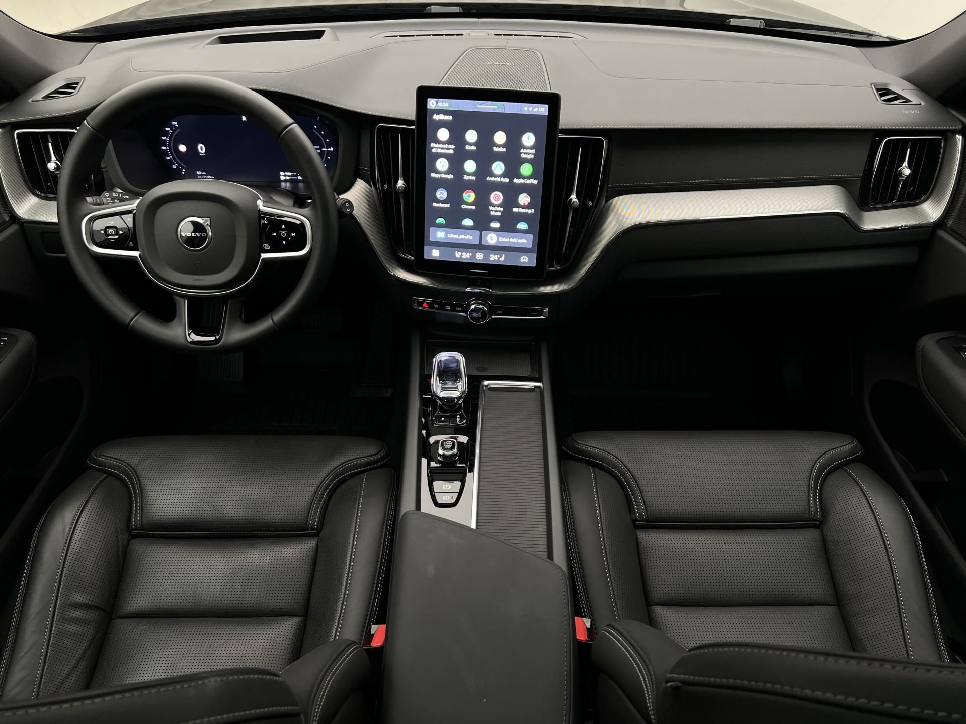 Volvo XC60, T8 AWD ULTRA BLACK RECHARGE CZ - fotka 2