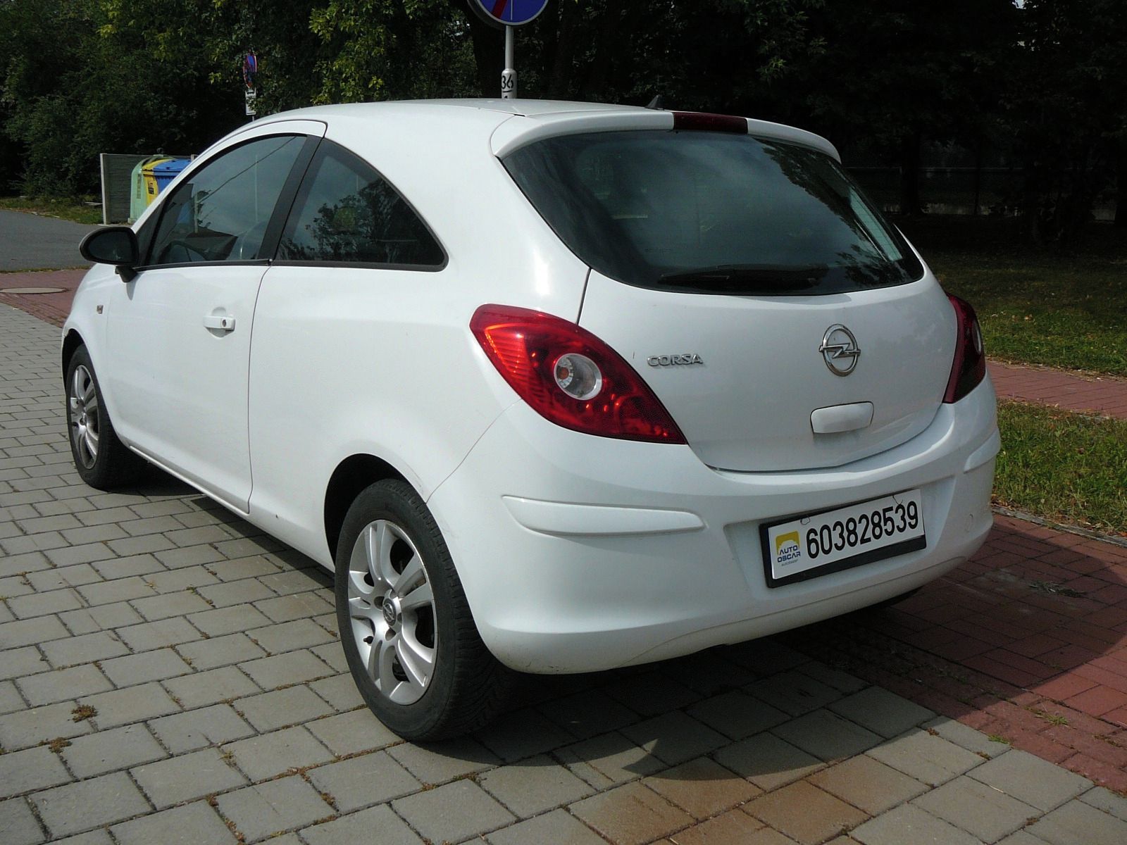 Opel Corsa, 12i 63kW ČR 1MAJ - fotka 4