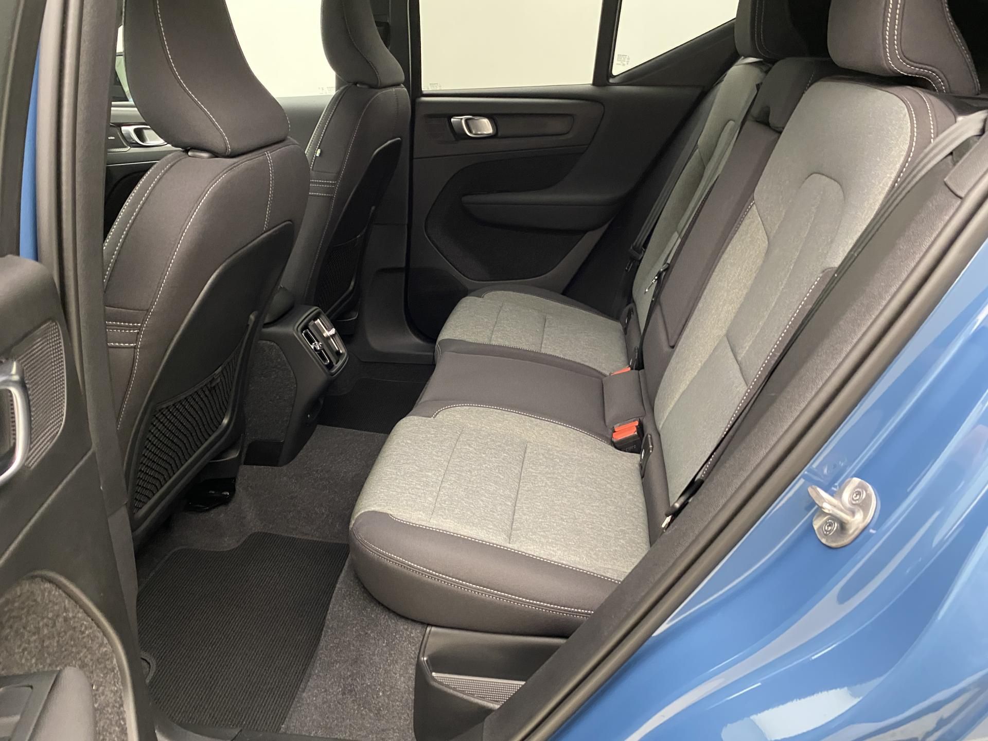 Volvo XC40, B4 DARK PLUS AUT - fotka 5