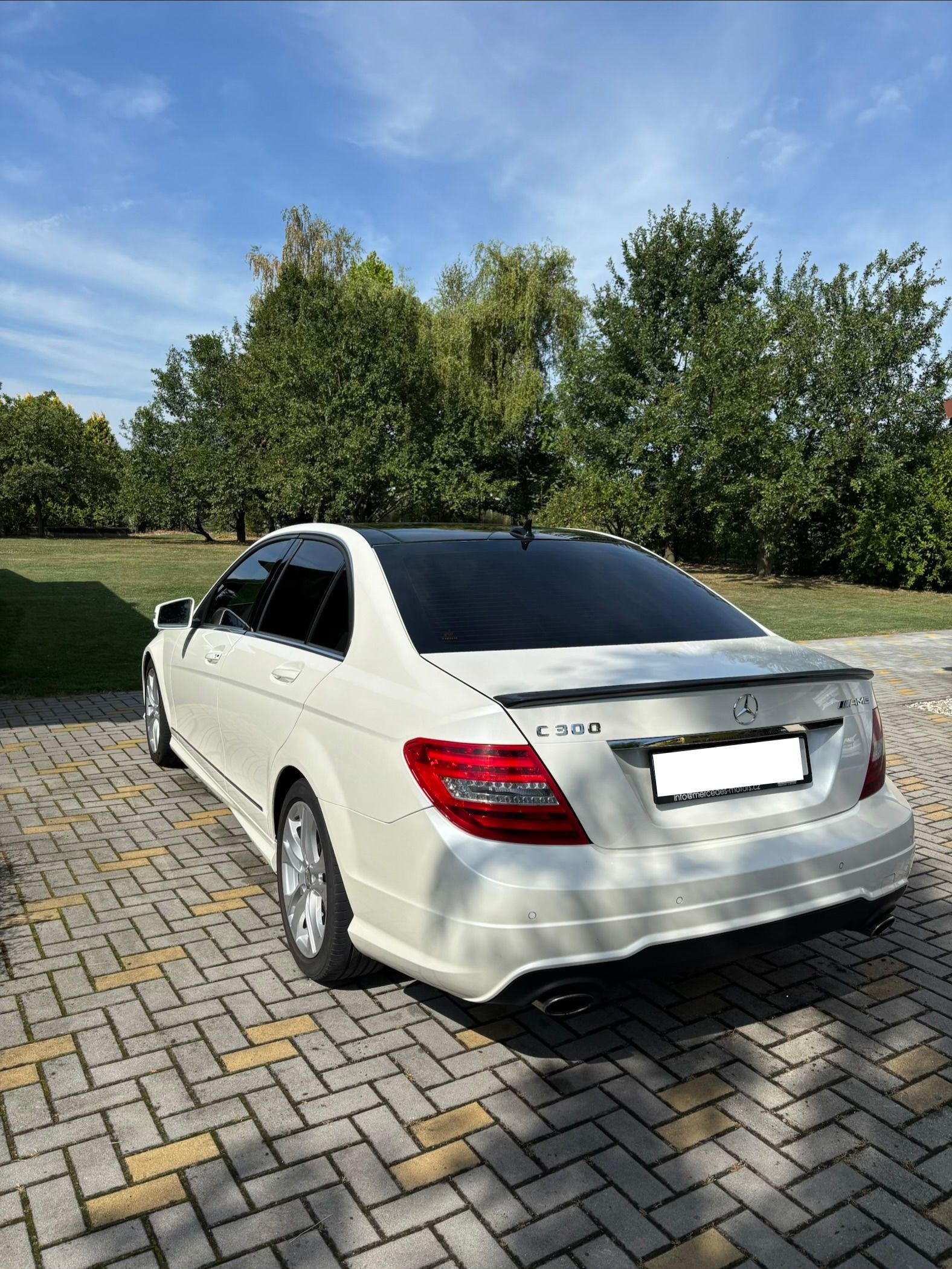 Mercedes-Benz Třídy C, C300 CDI V6 (W204), 4MATIC AMG - fotka 4