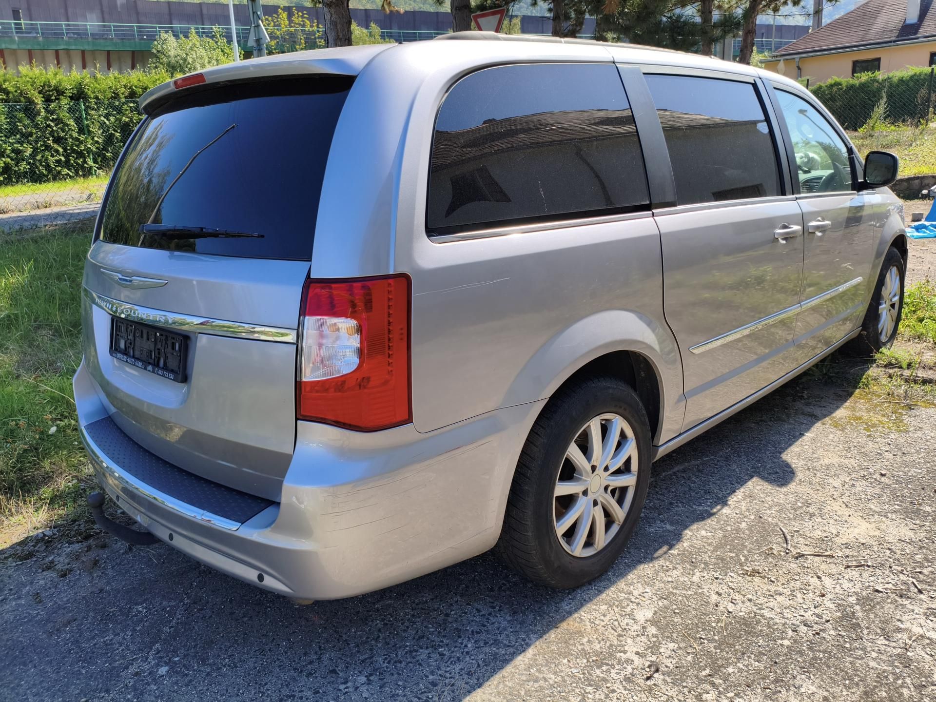 Chrysler Town & Country, 3,6 211Kw - havarované !!! - fotka 3