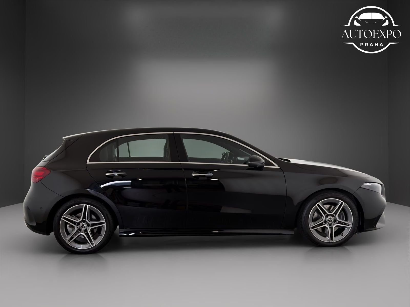 Mercedes-Benz Třídy A, 220d Edition AMG Line*TAŽNÉ - fotka 3