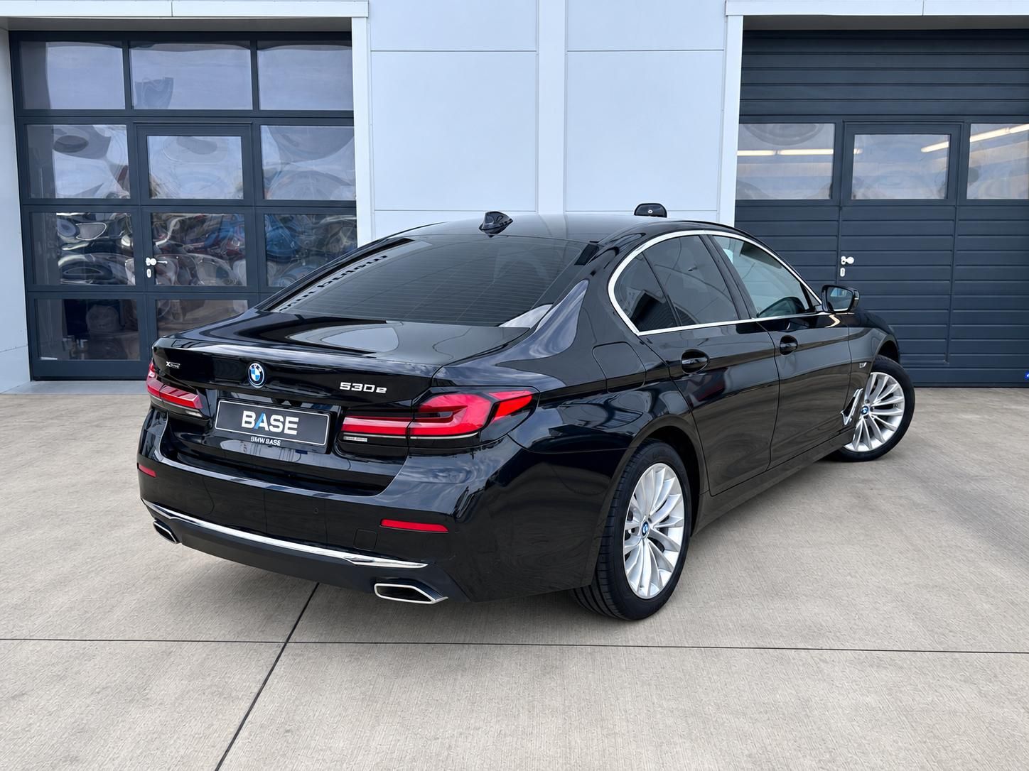 BMW Řada 5, 530e xDrive Model Luxury - fotka 4