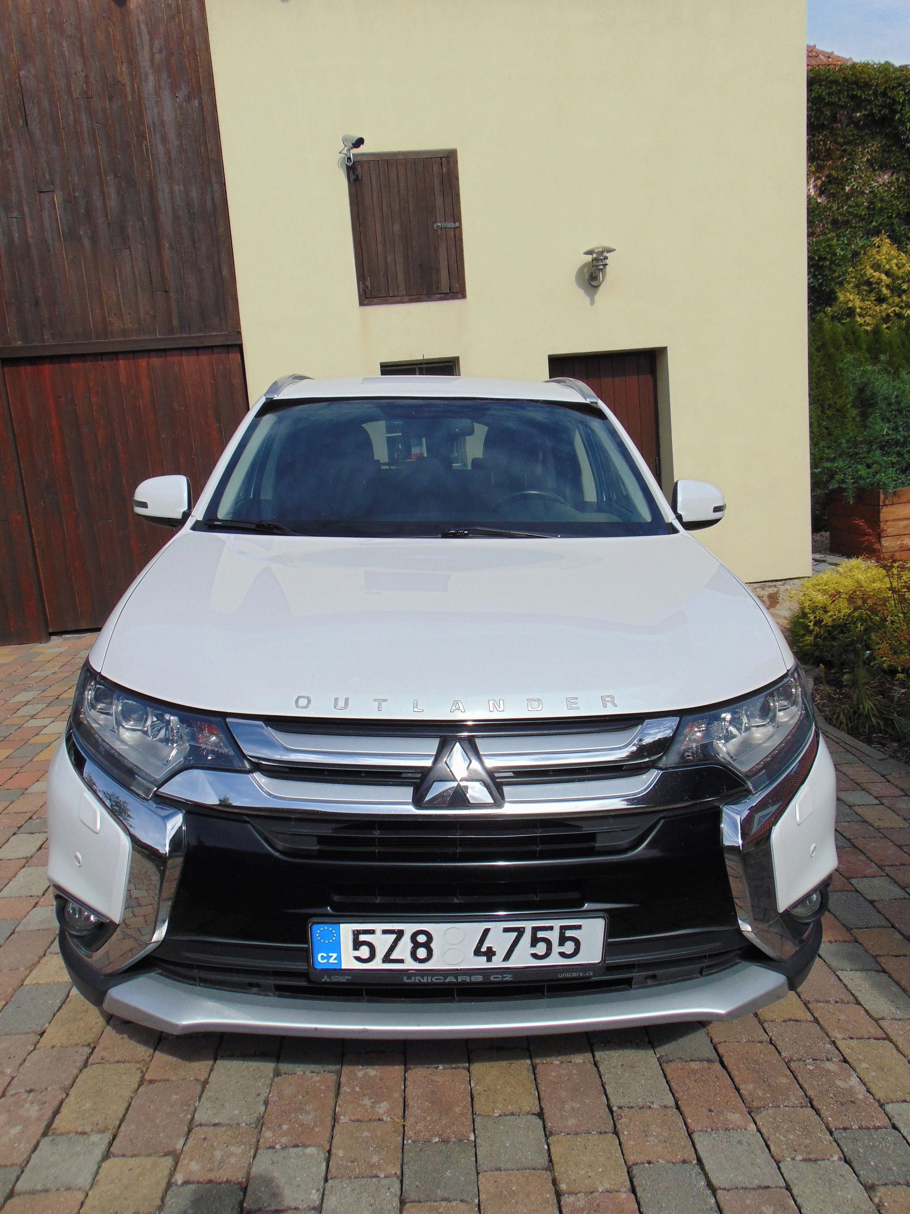 Mitsubishi Outlander, 2.2Di-D 4x4 ATM 7míst servis - fotka 4