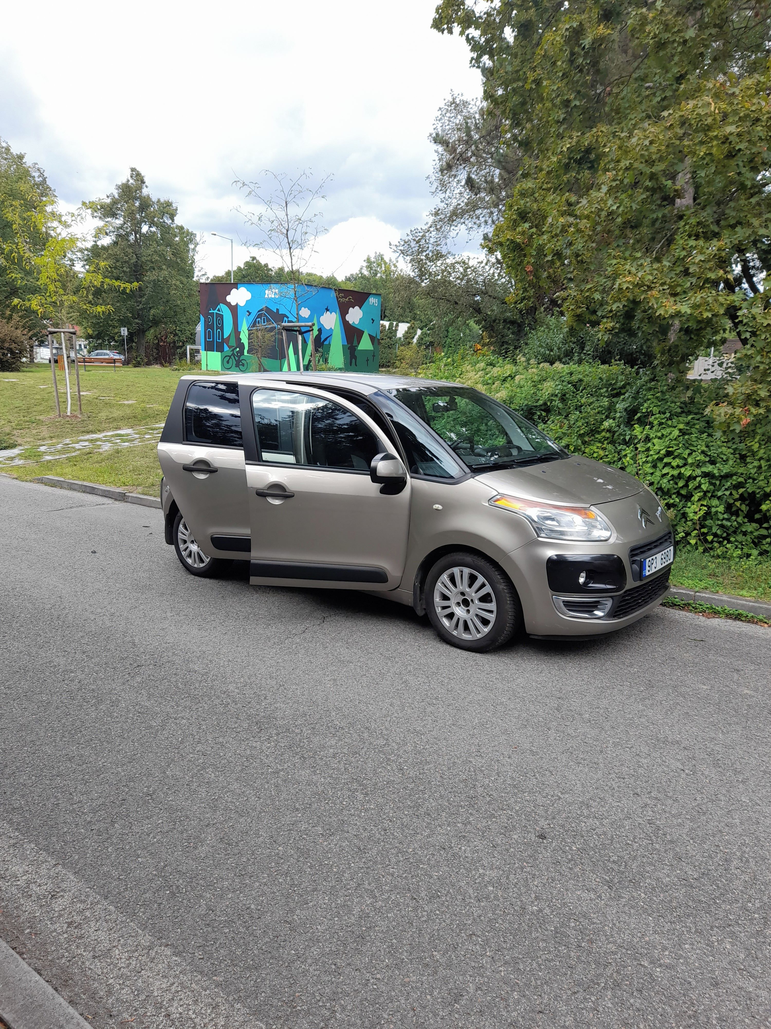 Citroën C3 Picasso, Prodám c3 Picasso r.v.2009.1.6 - fotka 6
