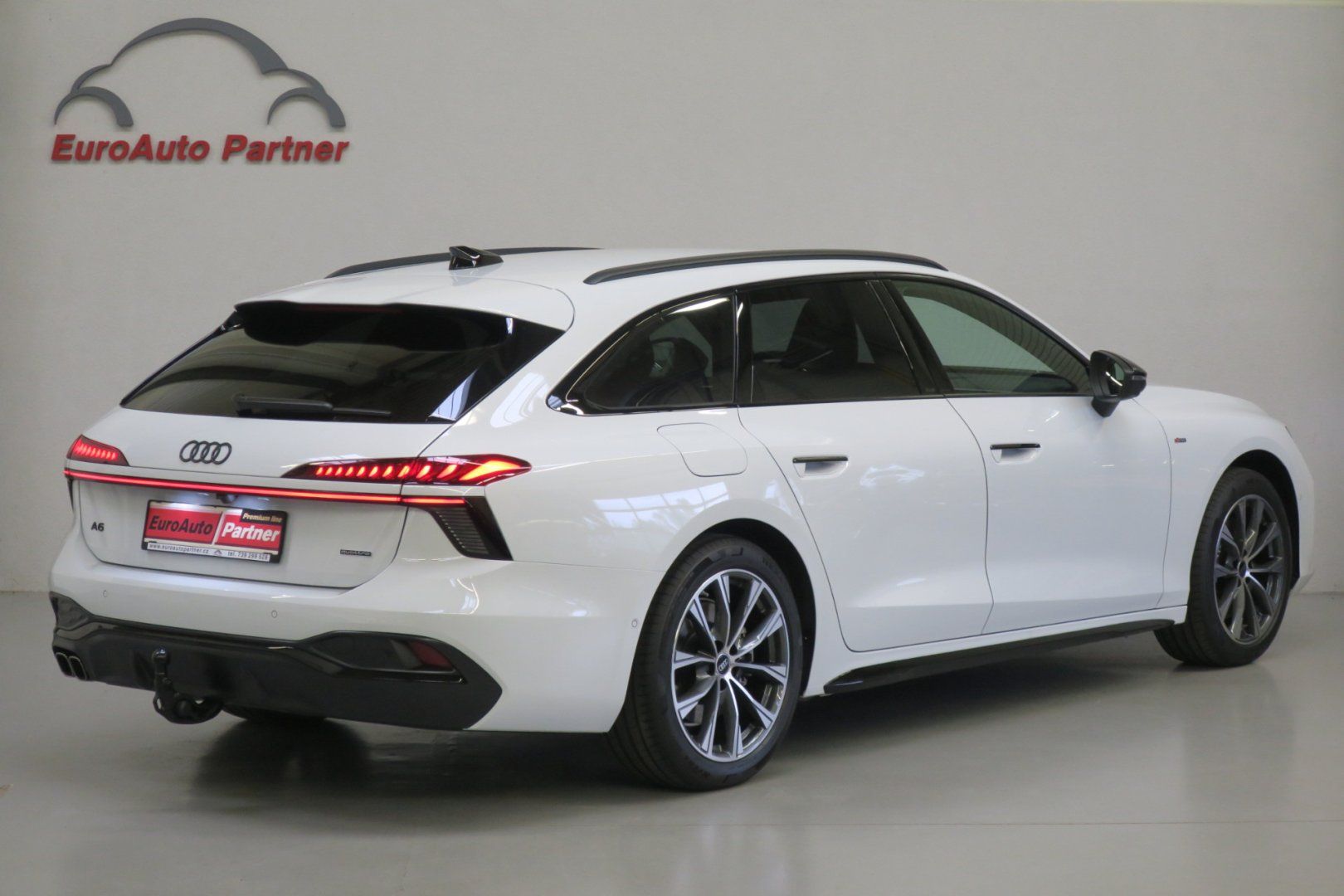 Audi A6, NOVÝ VŮZ 2,0TDI Q. S-tr. Sline - fotka 4