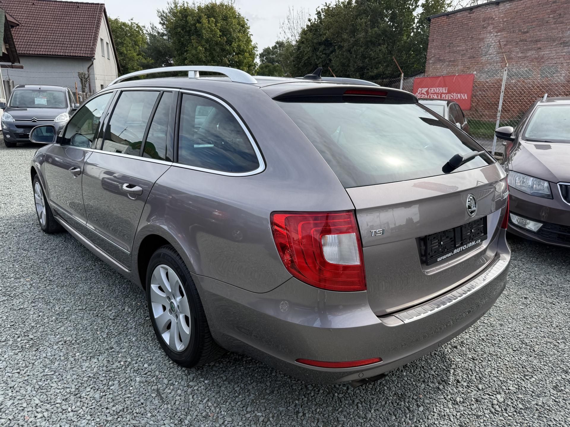 Škoda Superb, 1.4 TSI ELEGANCE - fotka 4
