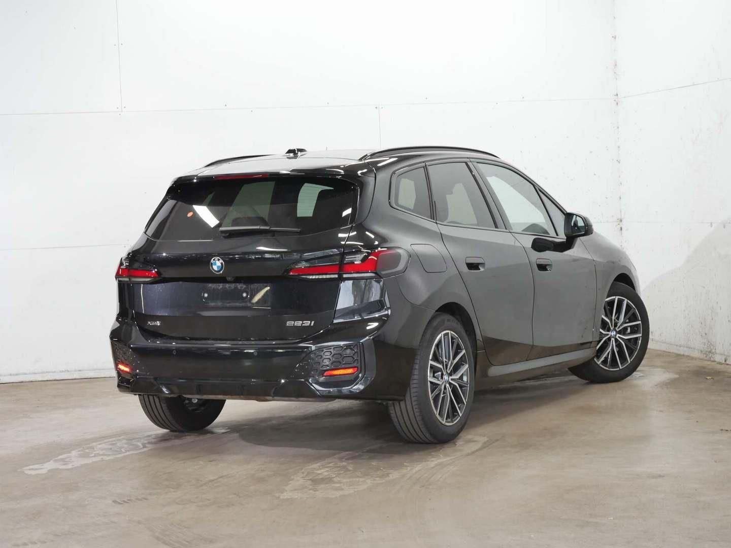 BMW Řada 2, 223i xDrive Active Tourer - fotka 4
