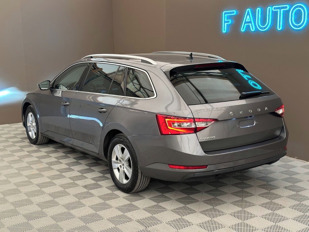 Škoda Superb, Combi 1.5 TSI Ultimate DSG 110 - fotka 4