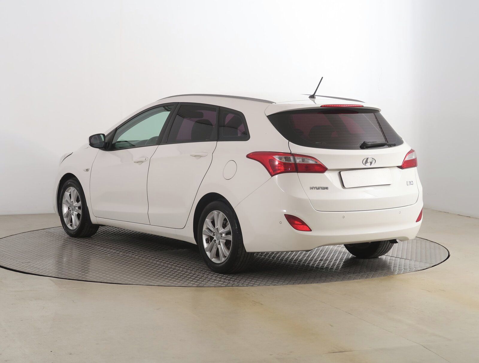 Hyundai i30, 1.6 MPI, Serv.kniha - fotka 4