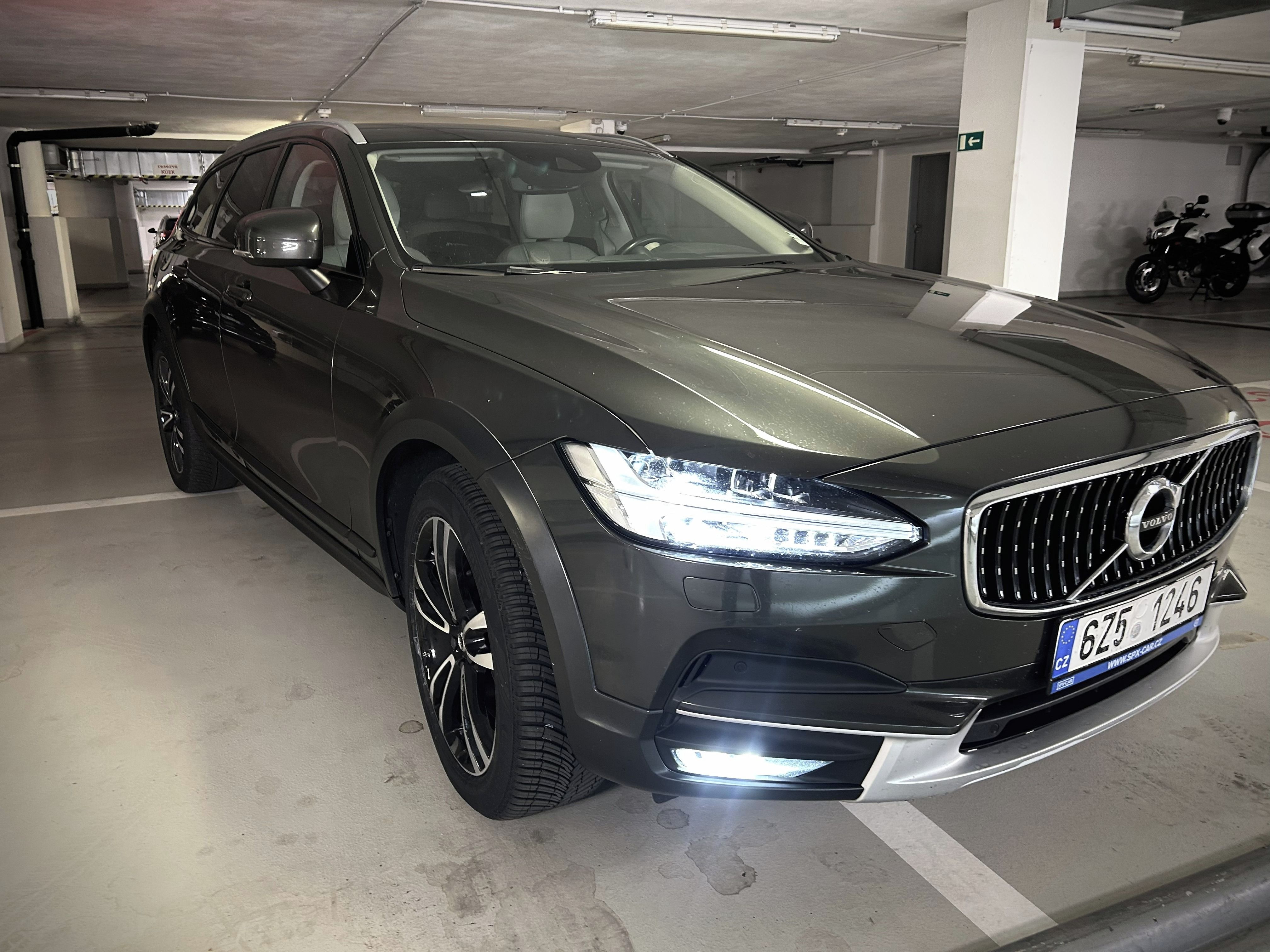 Volvo V90, Volvo V90 CrossCountry D5 AWD