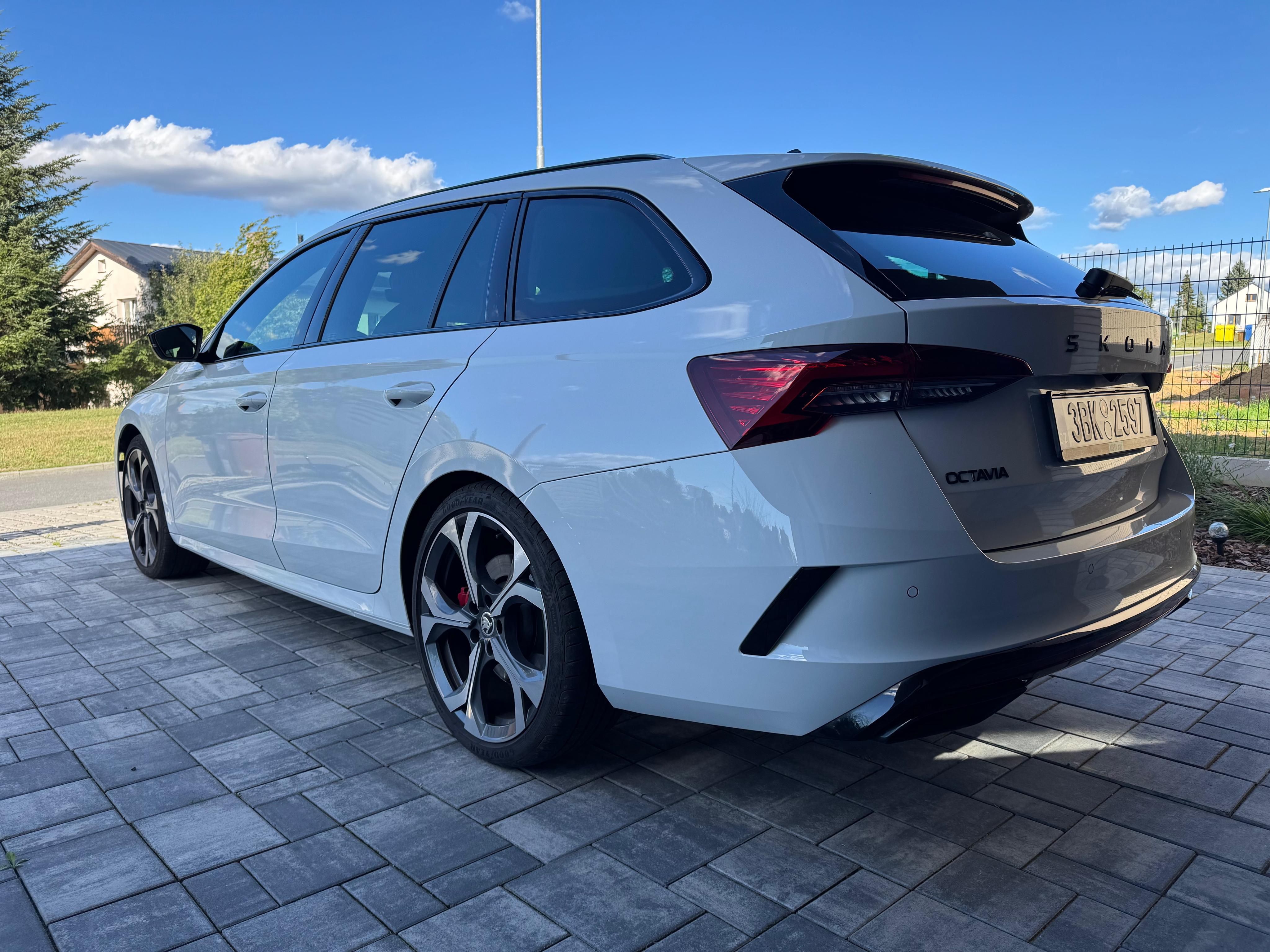 Škoda Octavia - fotka 5