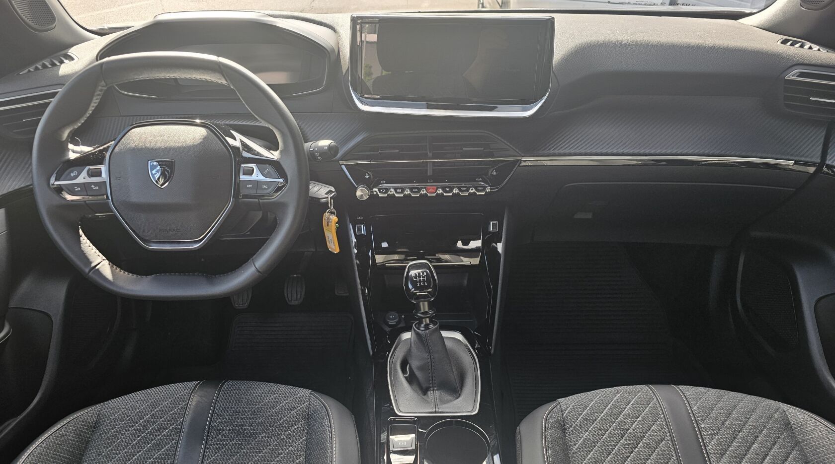 Peugeot 2008, ALLURE PureTech 100 S&S MAN6 - fotka 4