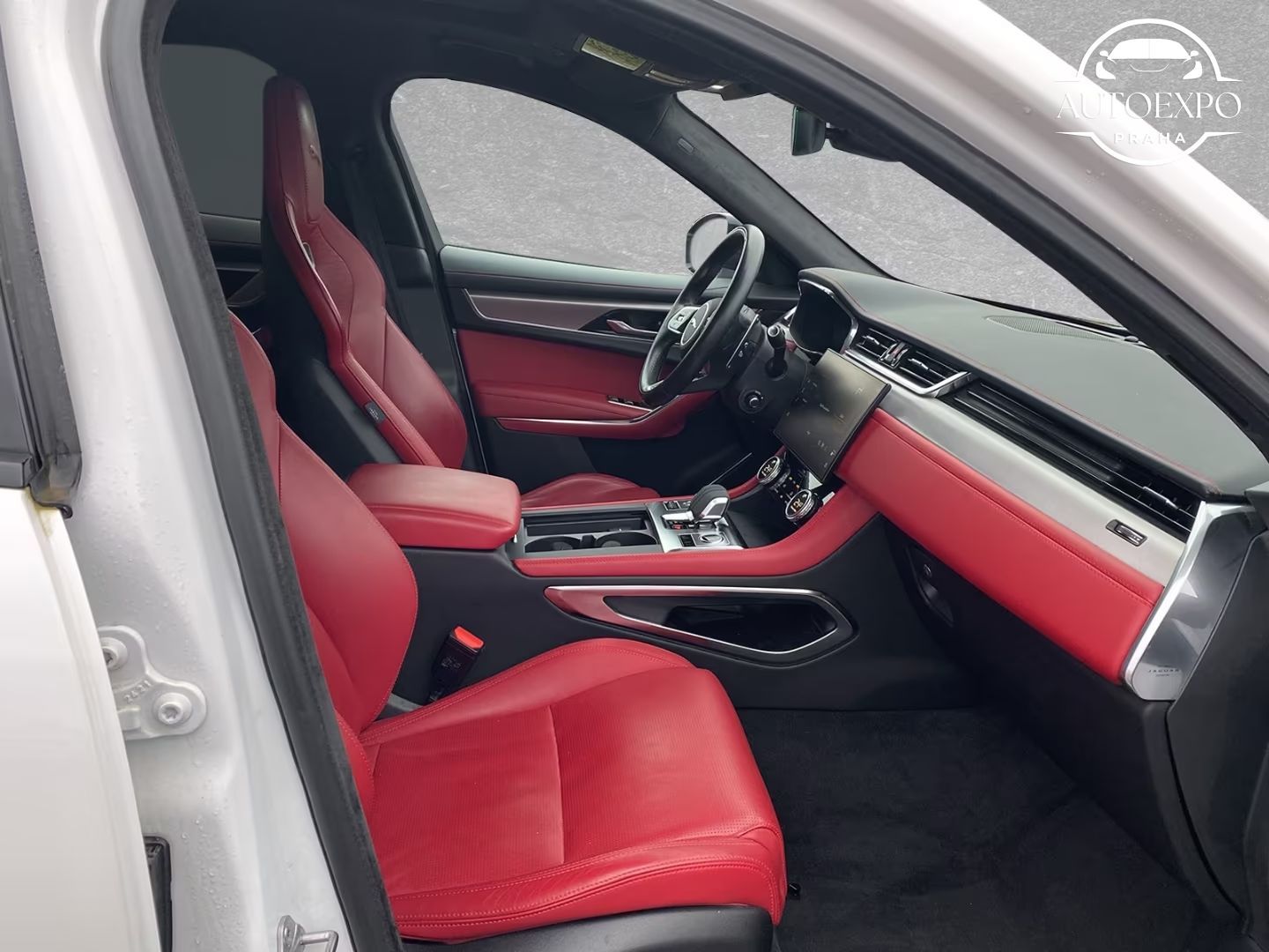 Jaguar F-Pace, D300 Sport AWD*PANORAMA*TAŽNÉ - fotka 6