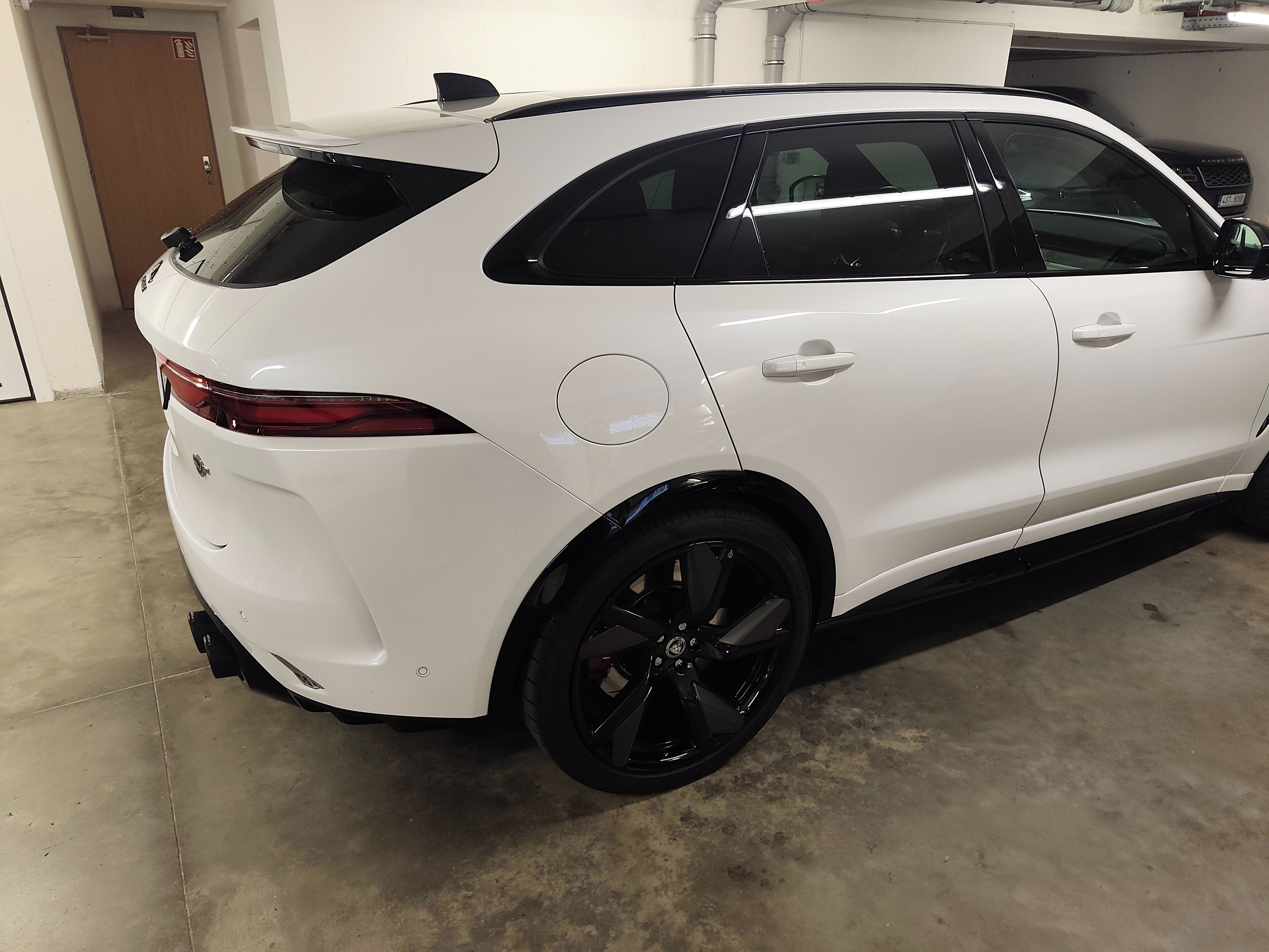 Jaguar F-Pace, 5,0 SVR - fotka 5