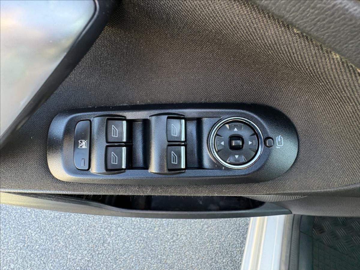 Ford S-MAX, 2,0 TDCi 103kW Výhřev,PDC,Tažn - fotka 4