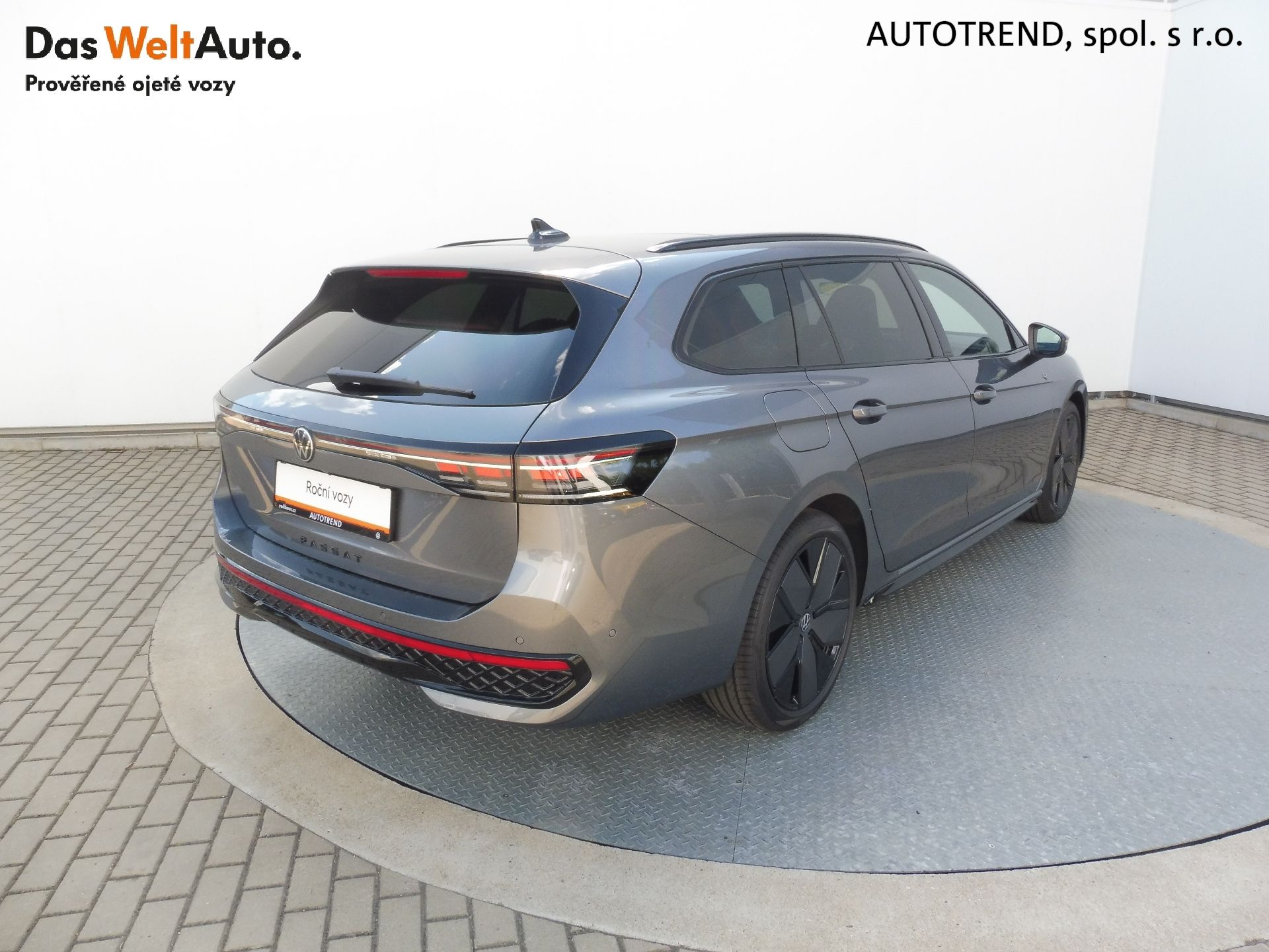 Volkswagen Passat Variant, Variant R-Line 2,0 TDI 110kW D - fotka 2