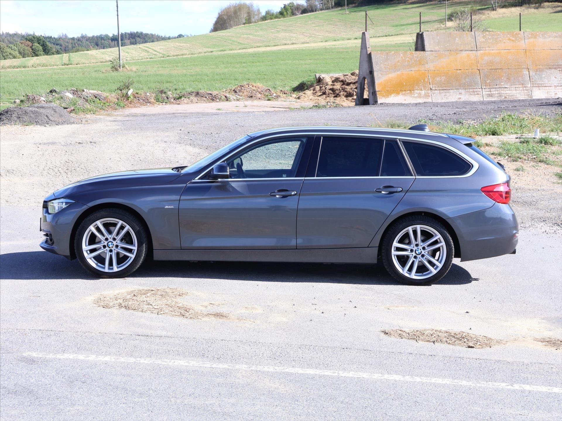 BMW Řada 3, 2,0 320d xDrive 140kW Sport - fotka 4