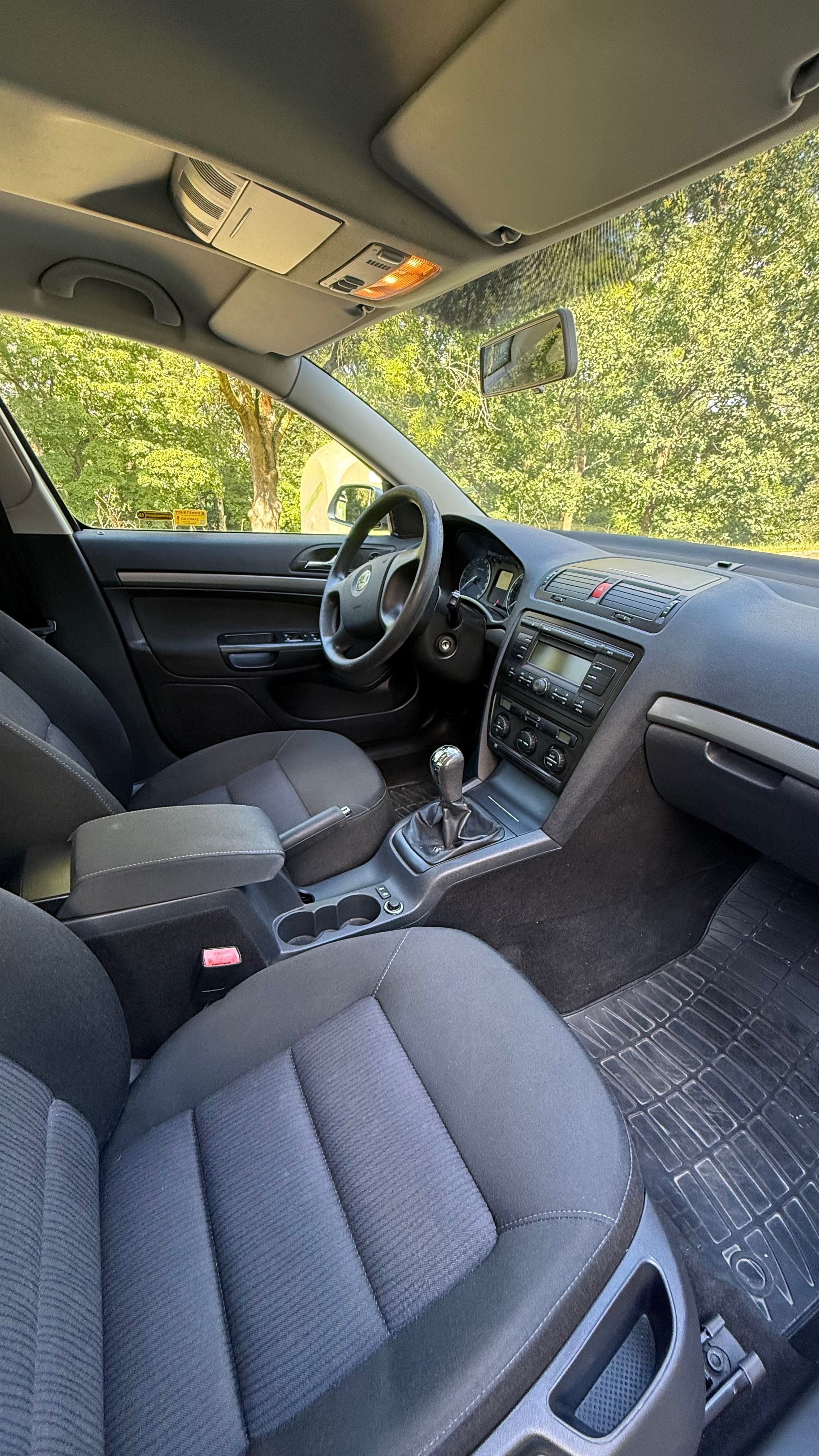 Škoda Octavia, 1,6 MPI, servisováno - fotka 6