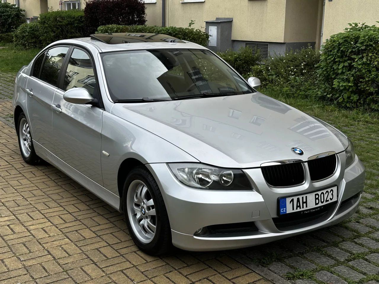 BMW Řada 3, E90 320i Sedan 1. Majitel Šíbr - fotka 3