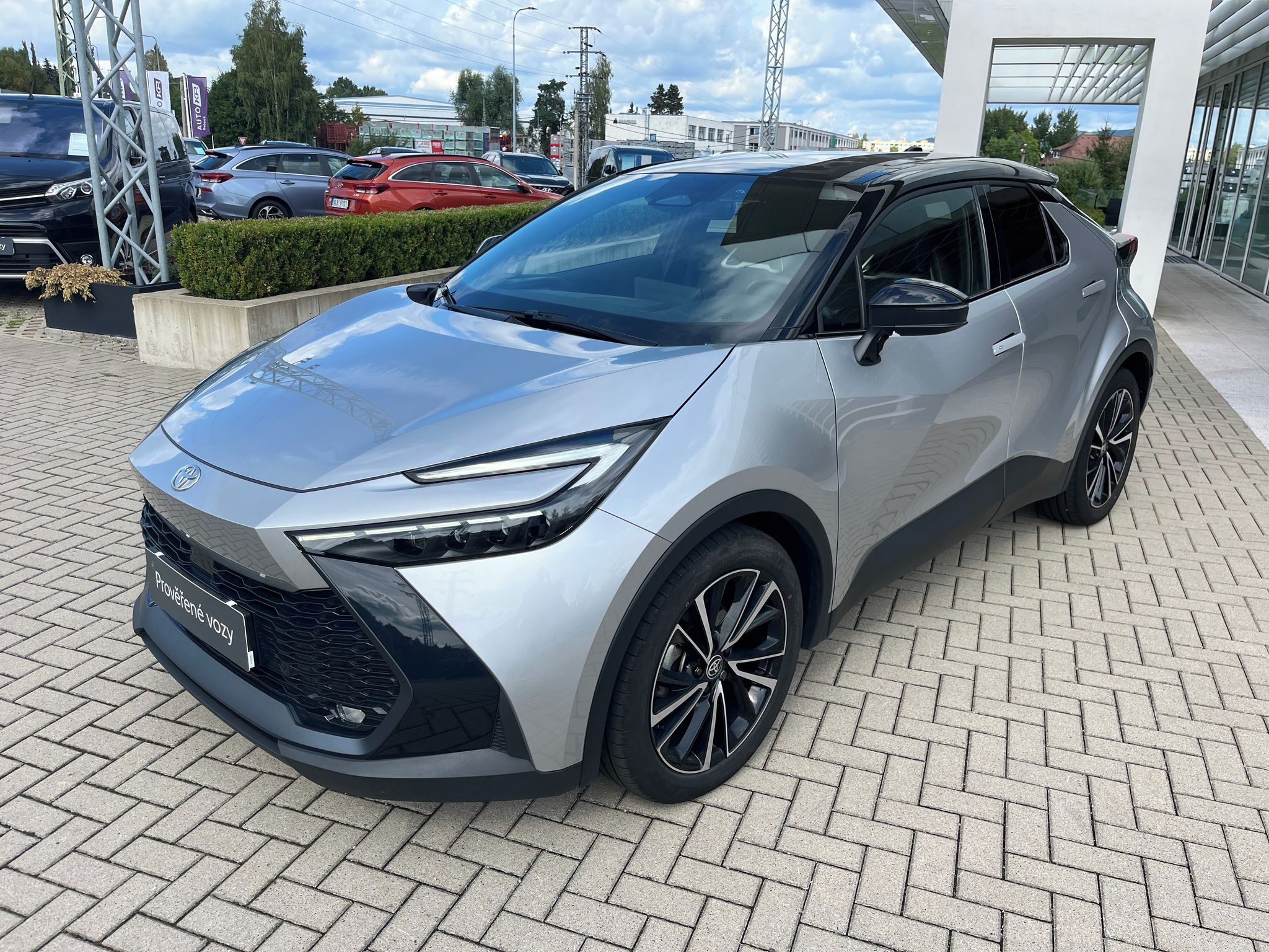 Toyota C-HR, 1.8 Hybrid e-CVT Executive DPH - fotka 2