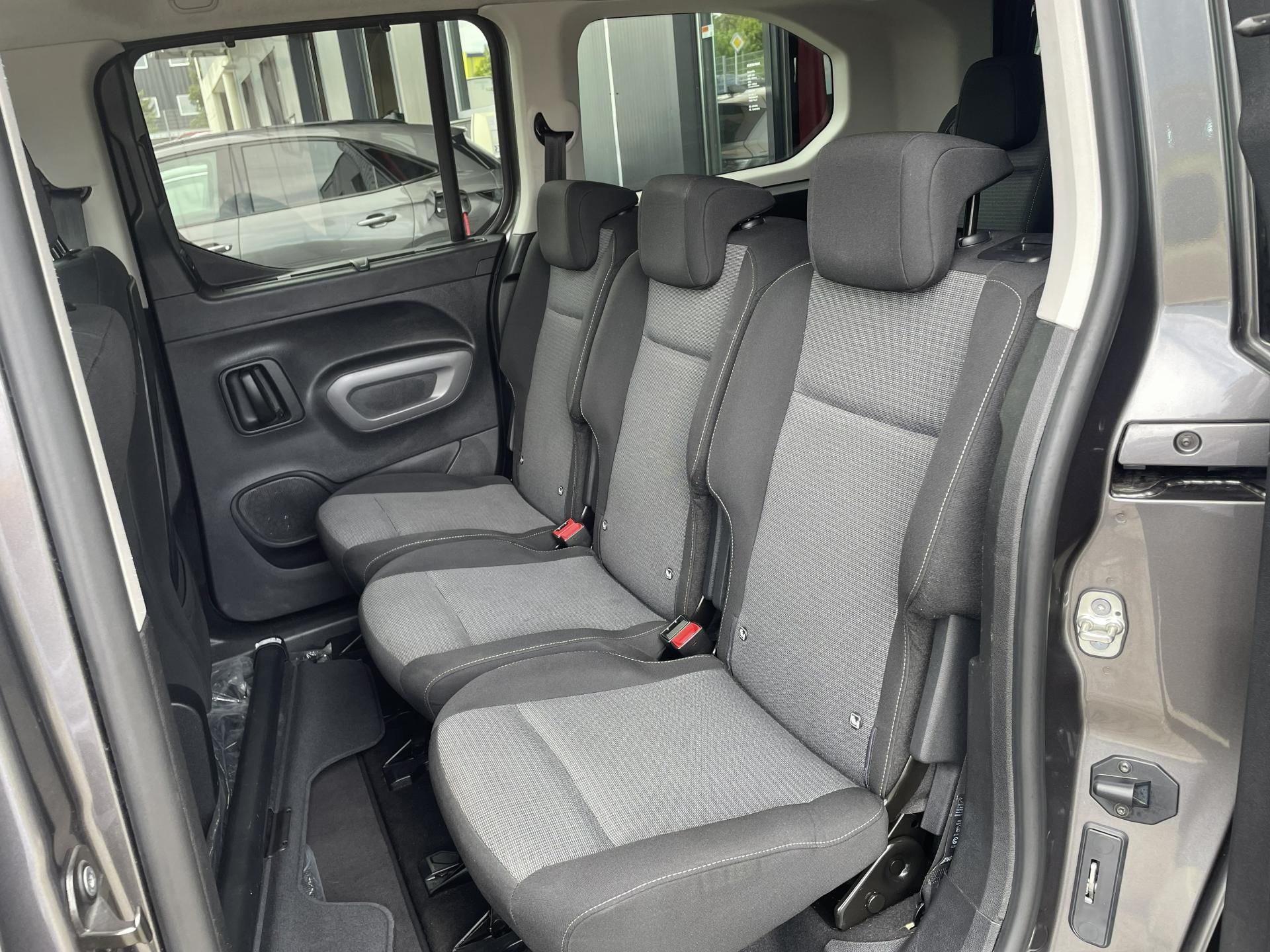 Toyota Proace City Verso, 1.5 96 kW - fotka 5