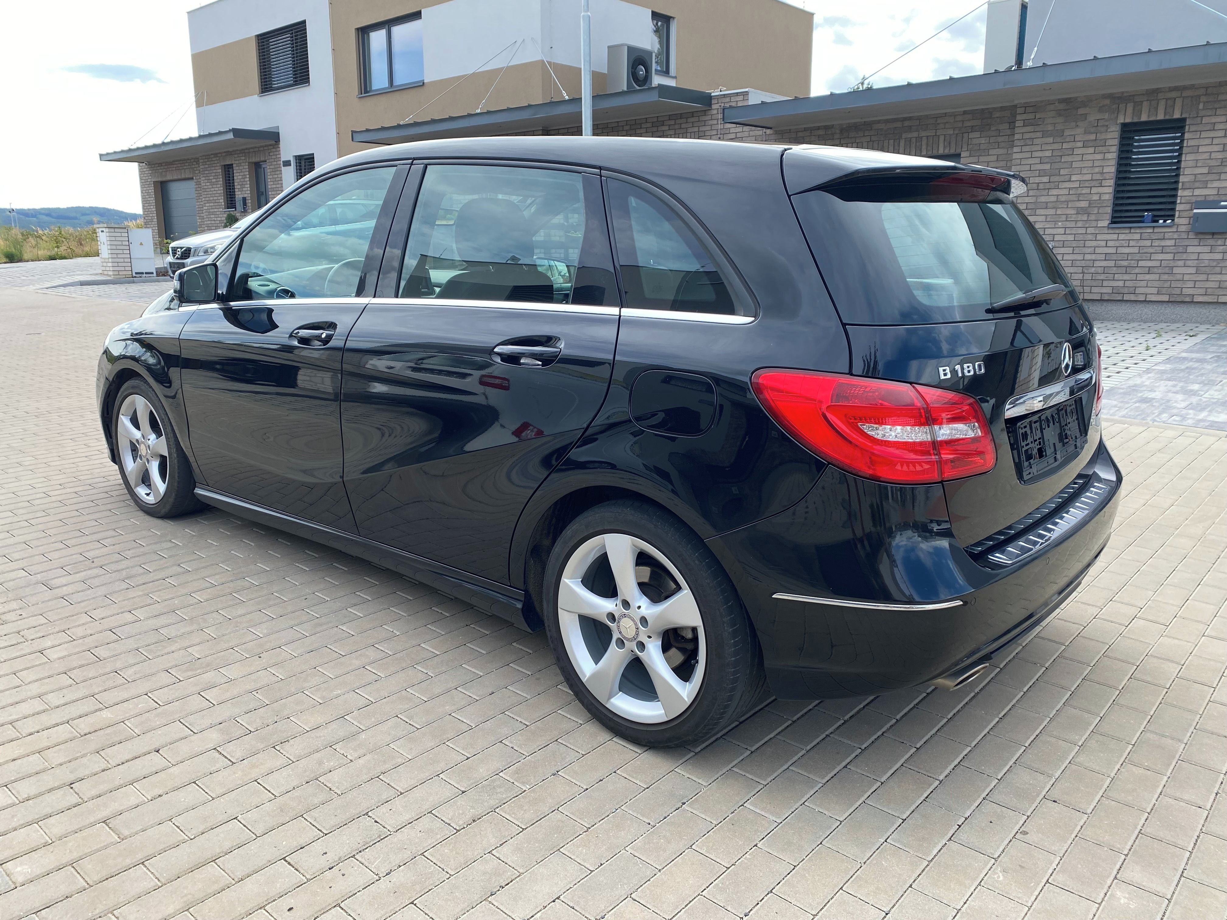 Mercedes-Benz Třídy B, 180 CDI, r.v. 2012, nová STK - fotka 2