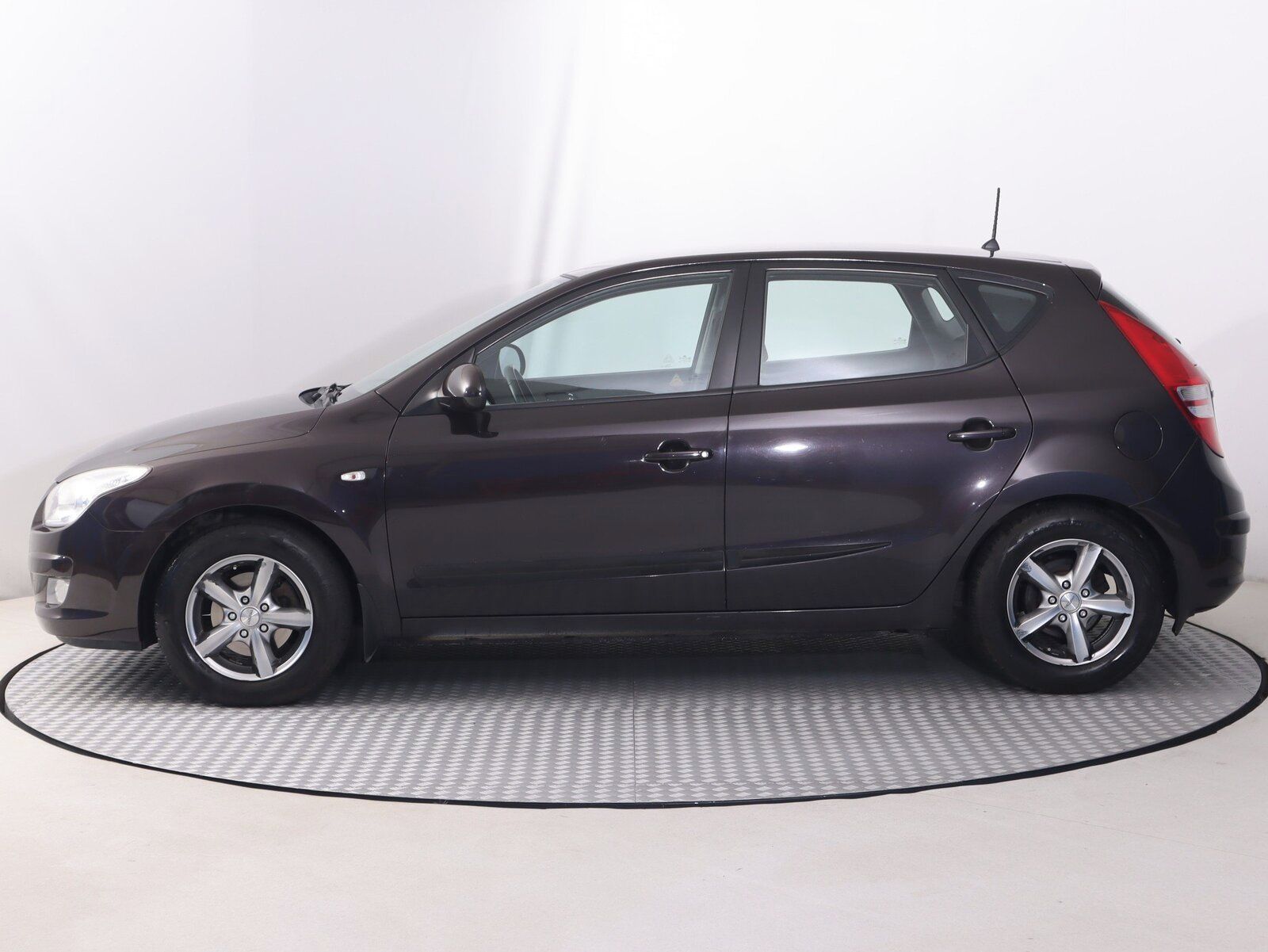 Hyundai i30, 1.4 CVVT, Serv.kniha - fotka 3
